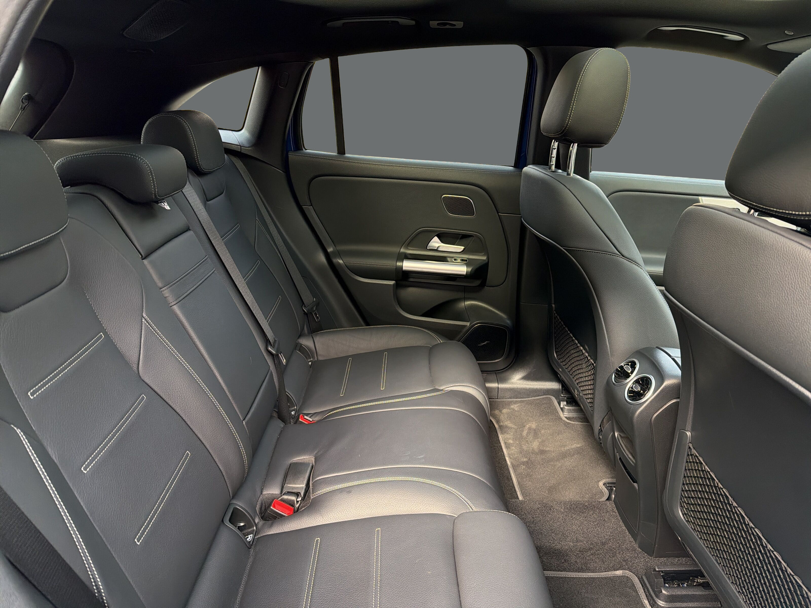 MERCEDES-BENZ EQA 350 AMG Line 4Matic-image-18