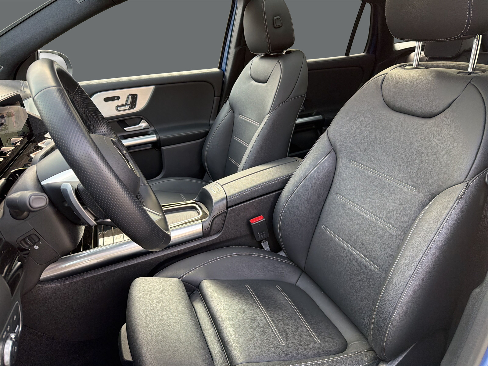 MERCEDES-BENZ EQA 350 AMG Line 4Matic-image-8
