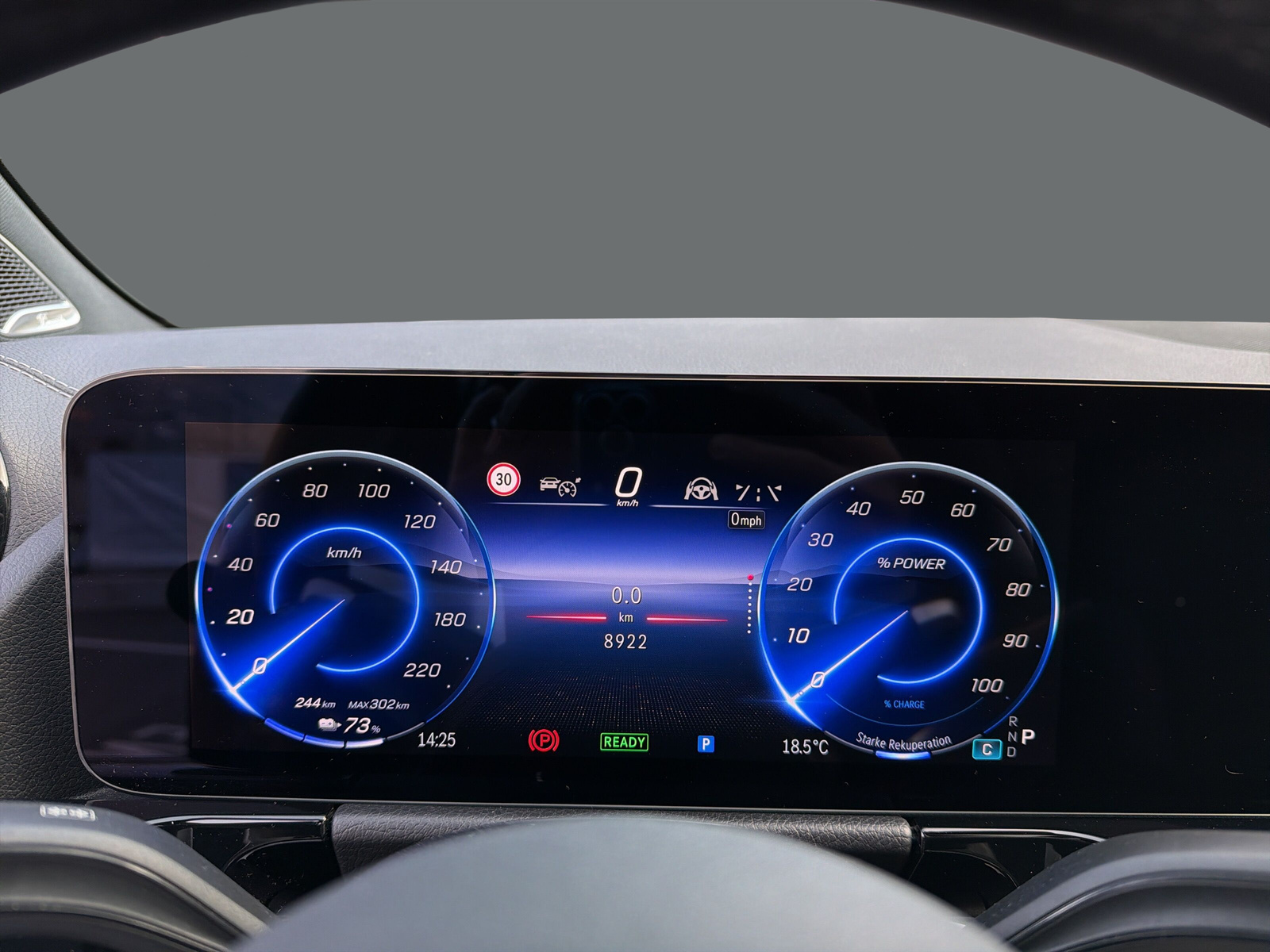 MERCEDES-BENZ EQA 350 AMG Line 4Matic-image-10