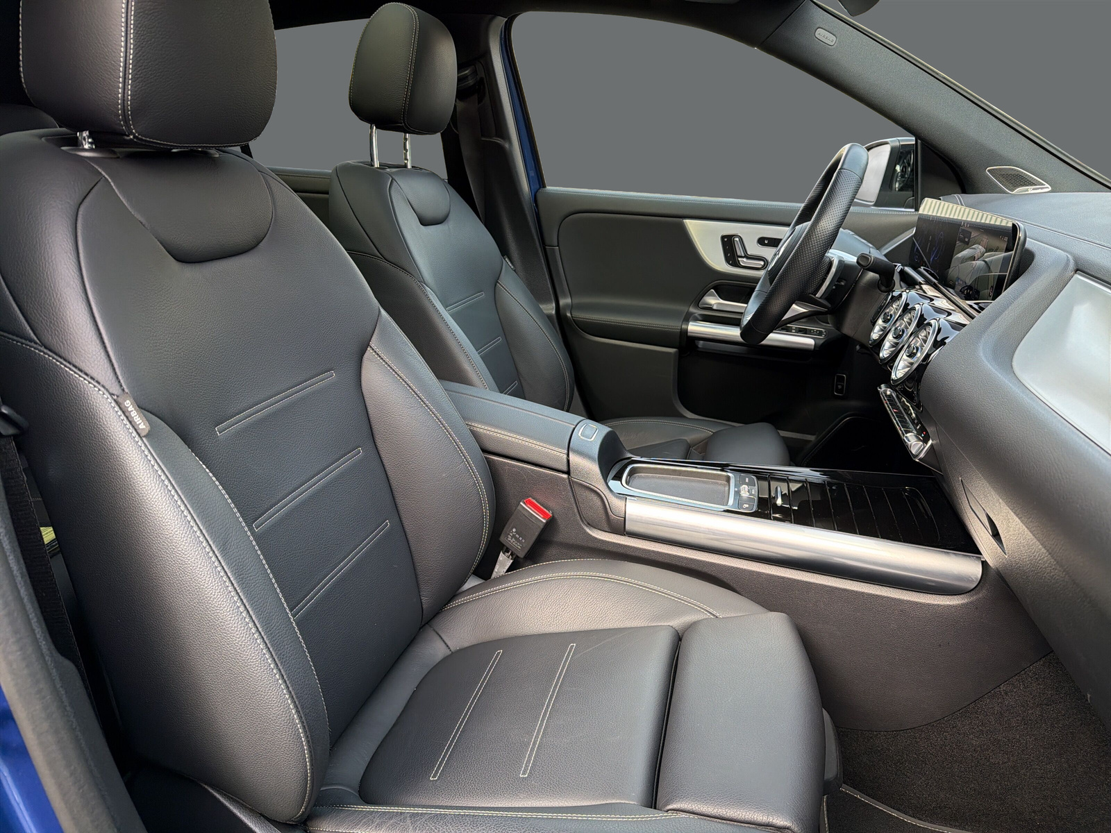 MERCEDES-BENZ EQA 350 AMG Line 4Matic-image-17