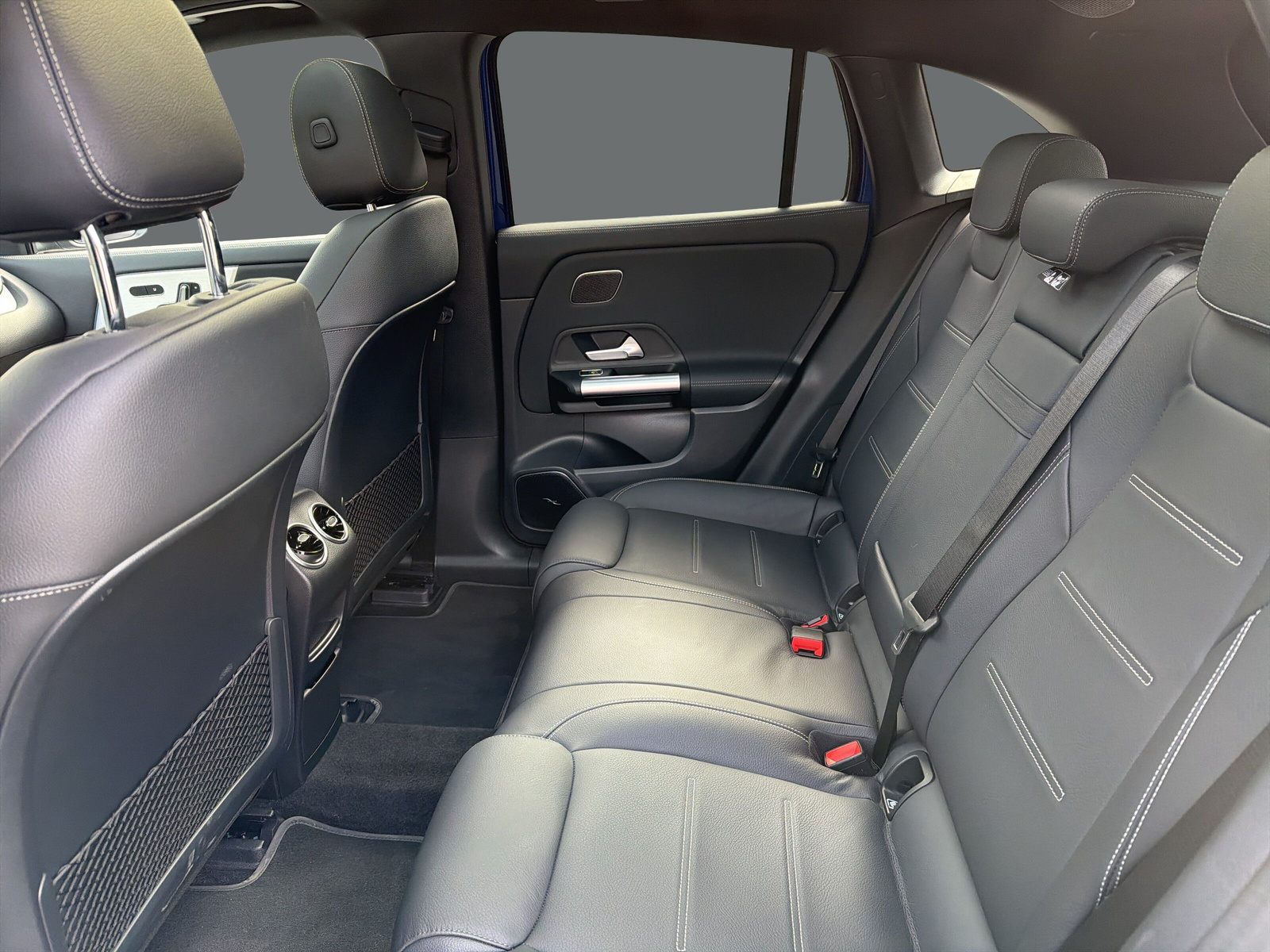 MERCEDES-BENZ EQA 350 AMG Line 4Matic-image-13