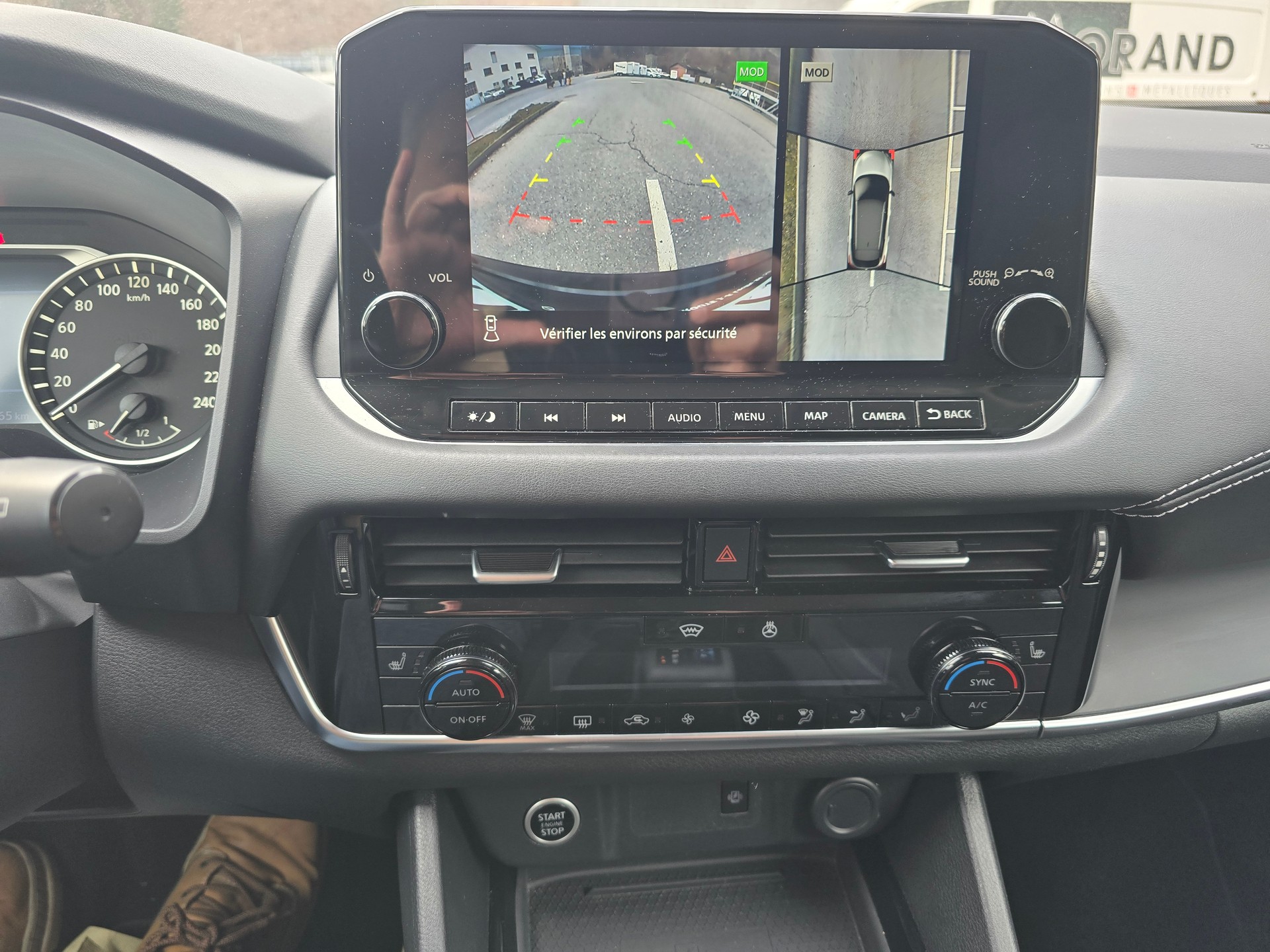 NISSAN Qashqai 1.3 DIG-T MHEV N-Connecta Xtronic-image-10