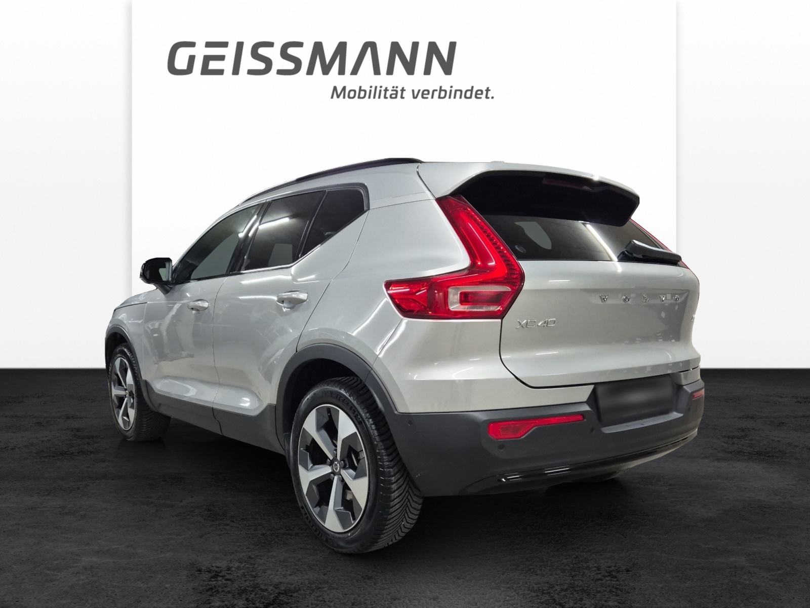 VOLVO XC40 2.0 B4 MH Plus Dark-image-7