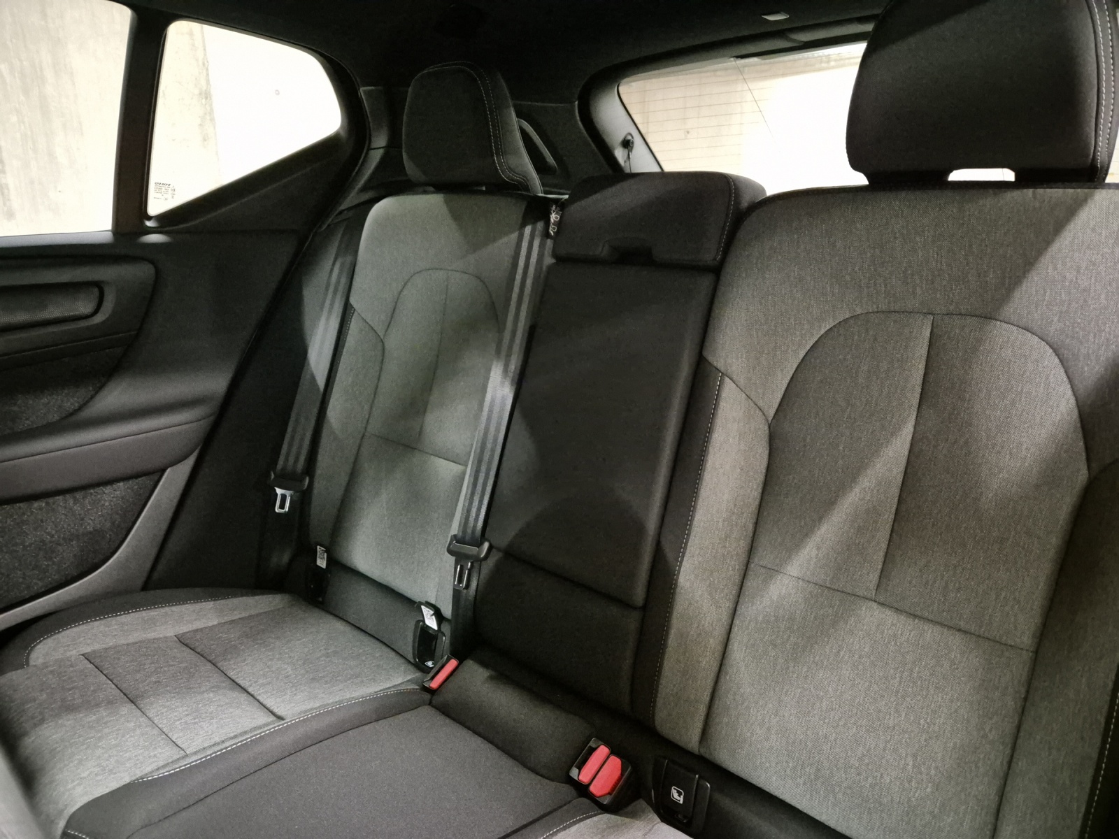 VOLVO XC40 2.0 B4 MH Plus Dark-image-15