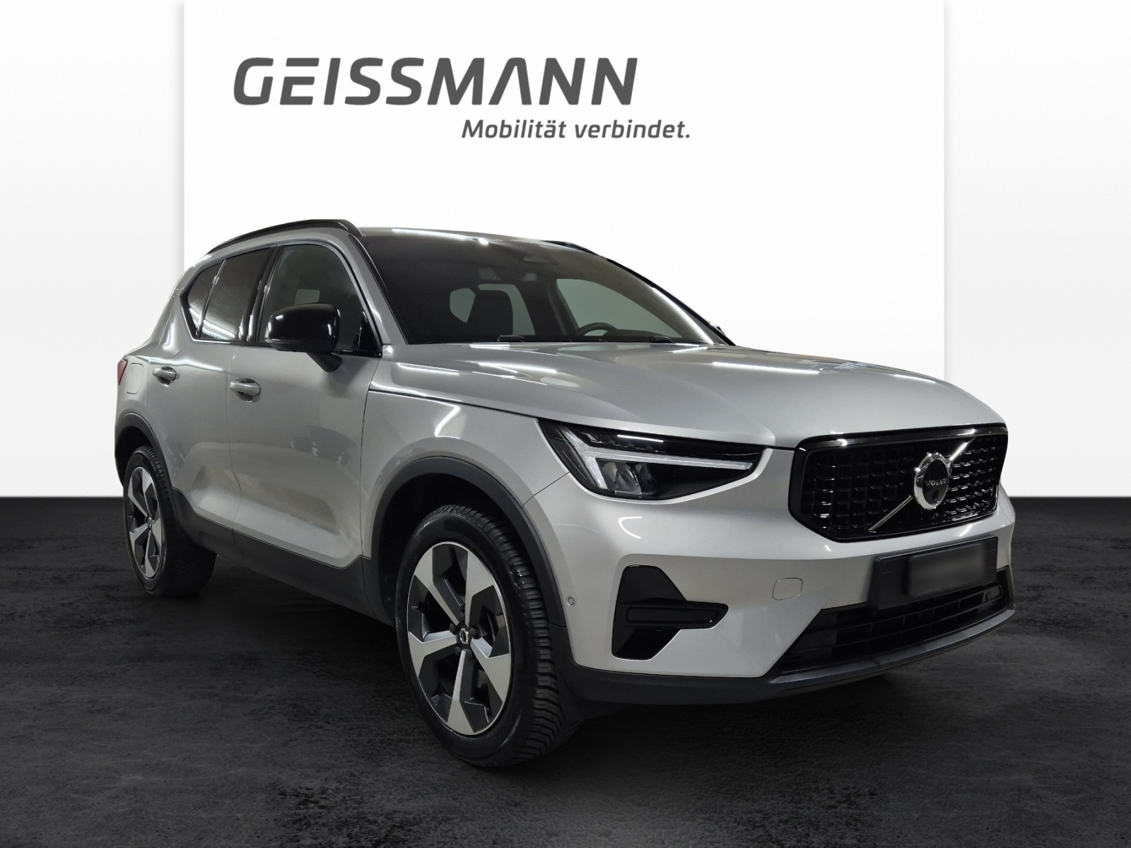 VOLVO XC40 2.0 B4 MH Plus Dark-showroom-element-1