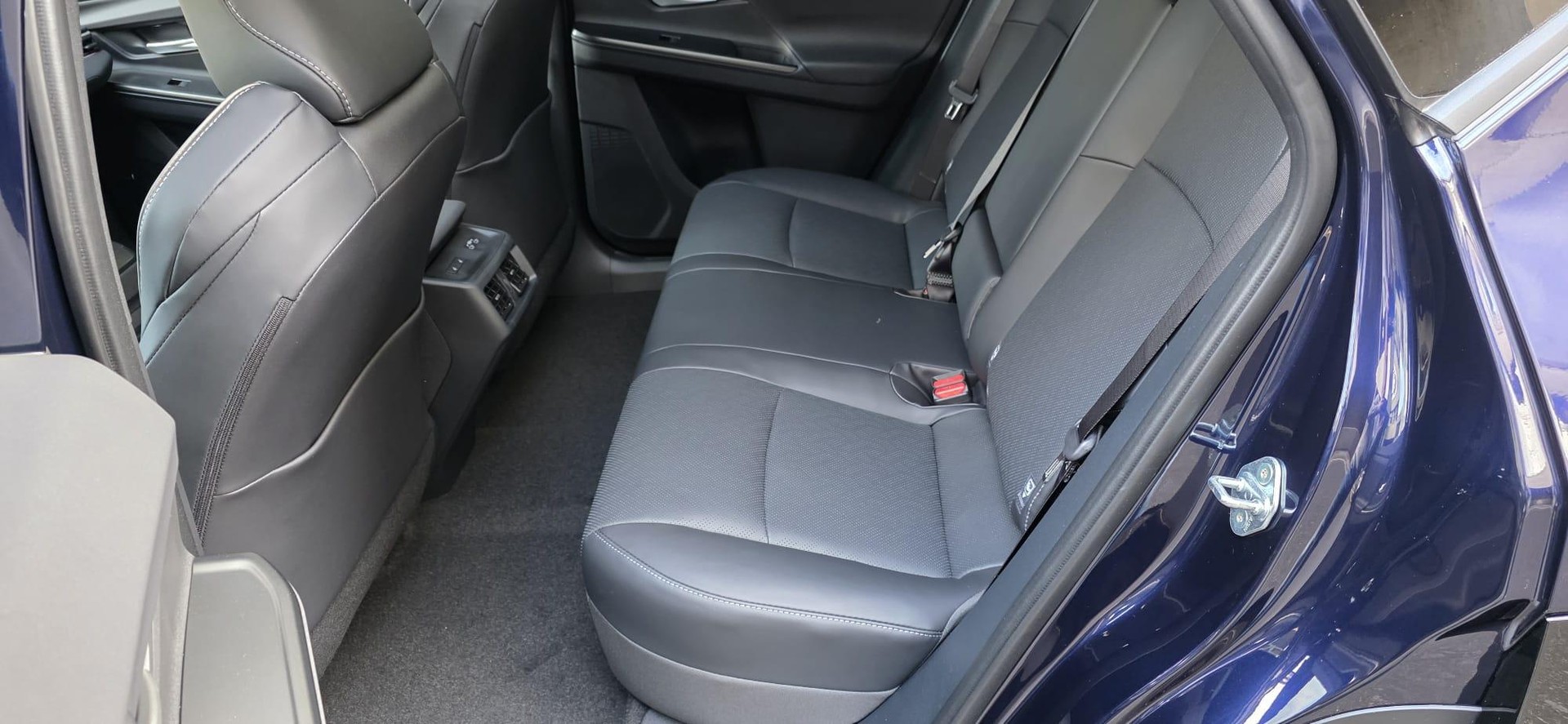 SUBARU Solterra eV Luxury AWD-image-16