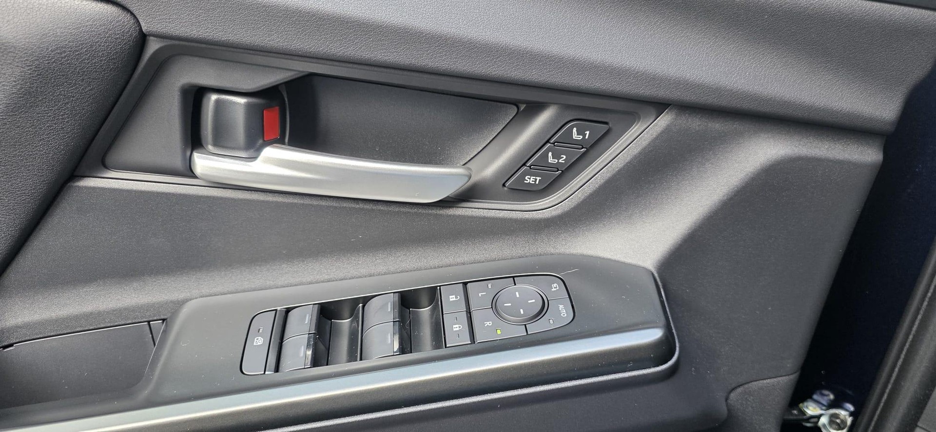 SUBARU Solterra eV Luxury AWD-image-12
