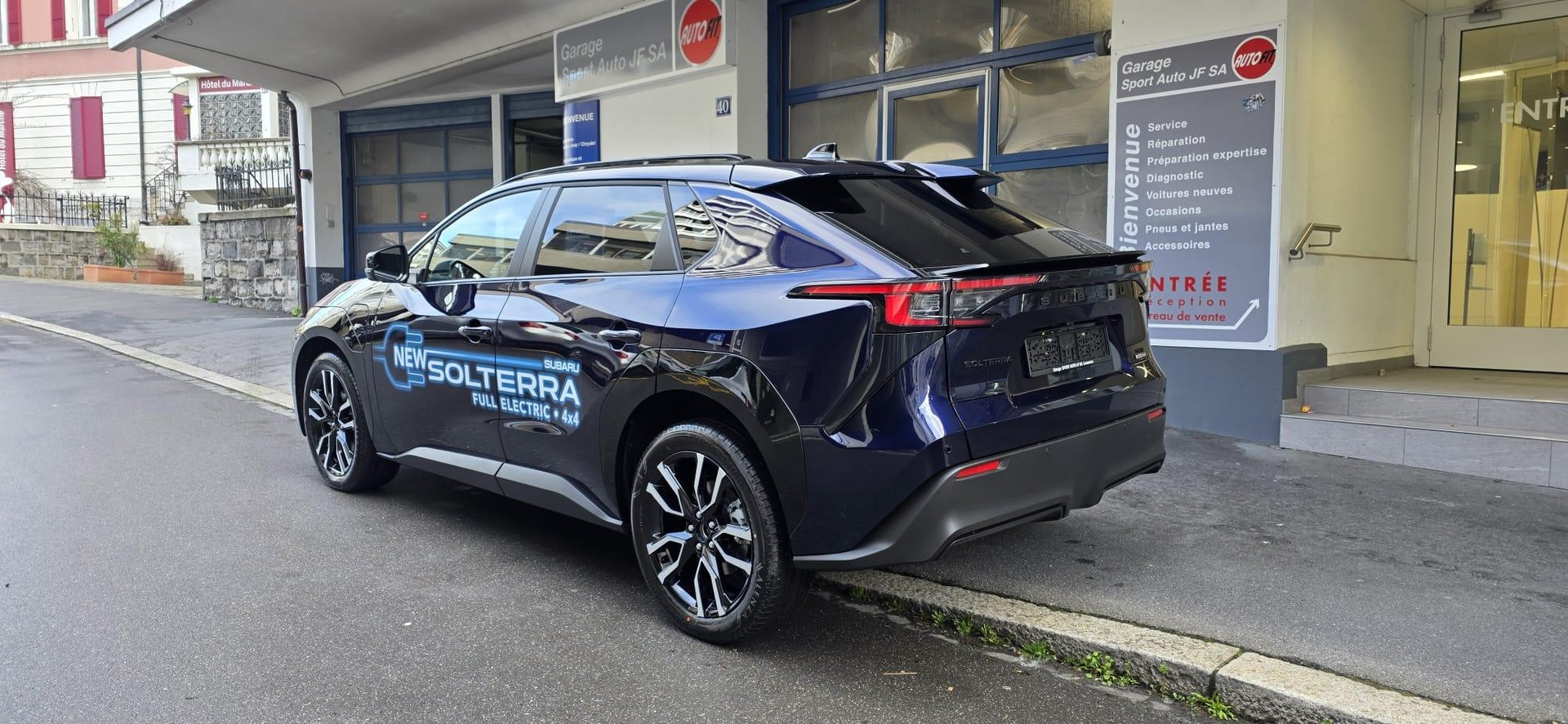 SUBARU Solterra eV Luxury AWD-showroom-element-3