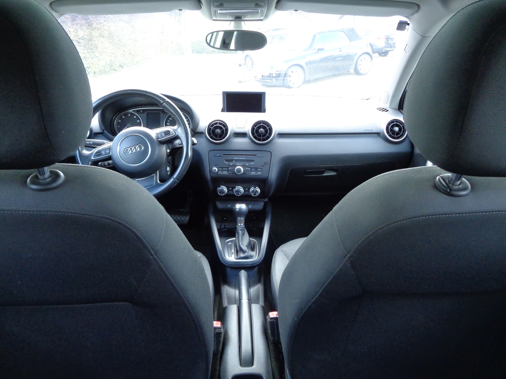 AUDI A1 1.4 TFSI Attraction S-tronic-image-9