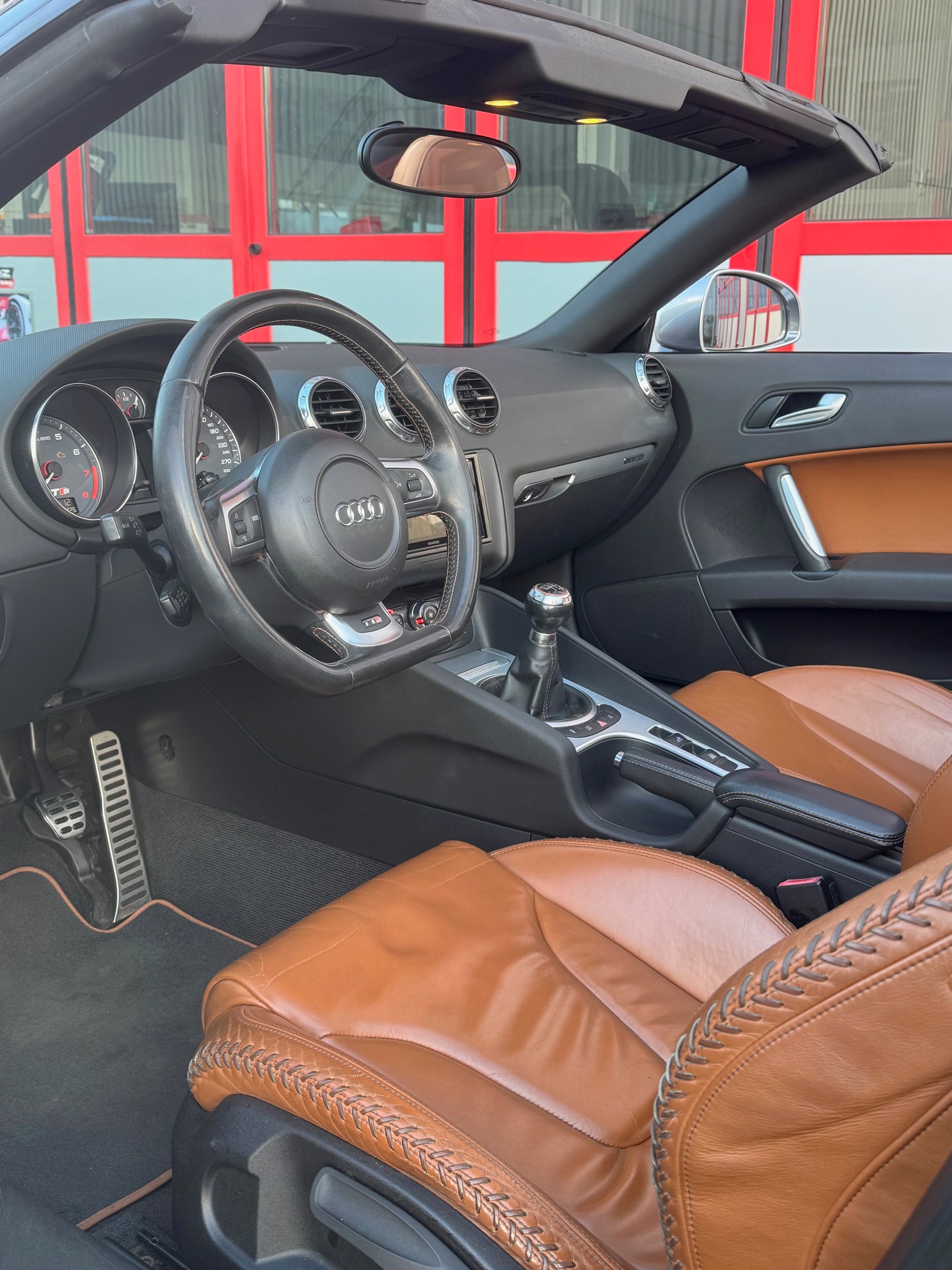 AUDI TTS Roadster 2.0 TFSI quattro-image-16