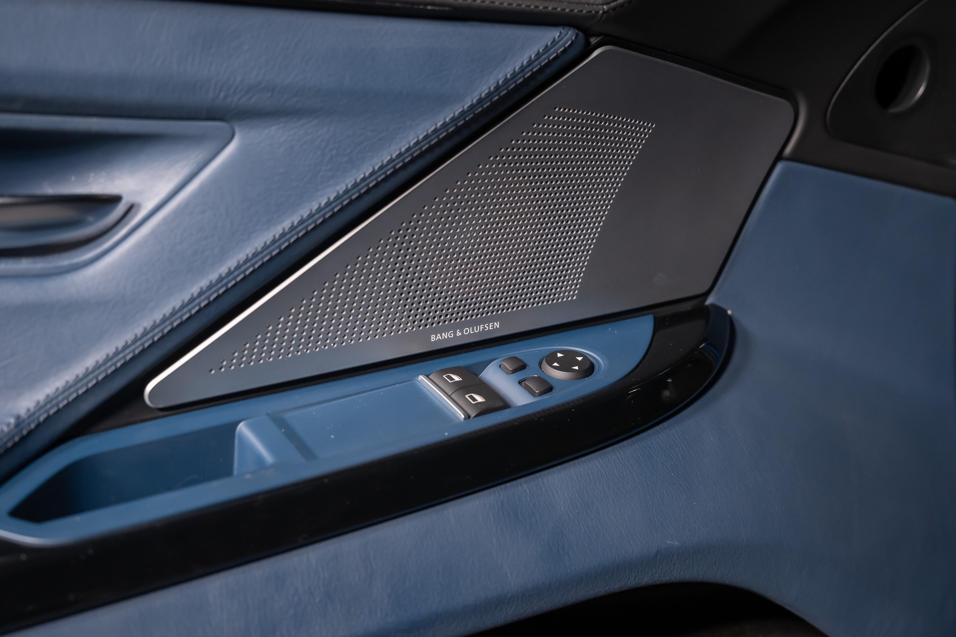 BMW-ALPINA B6 Coupé 4.4 Biturbo-image-12