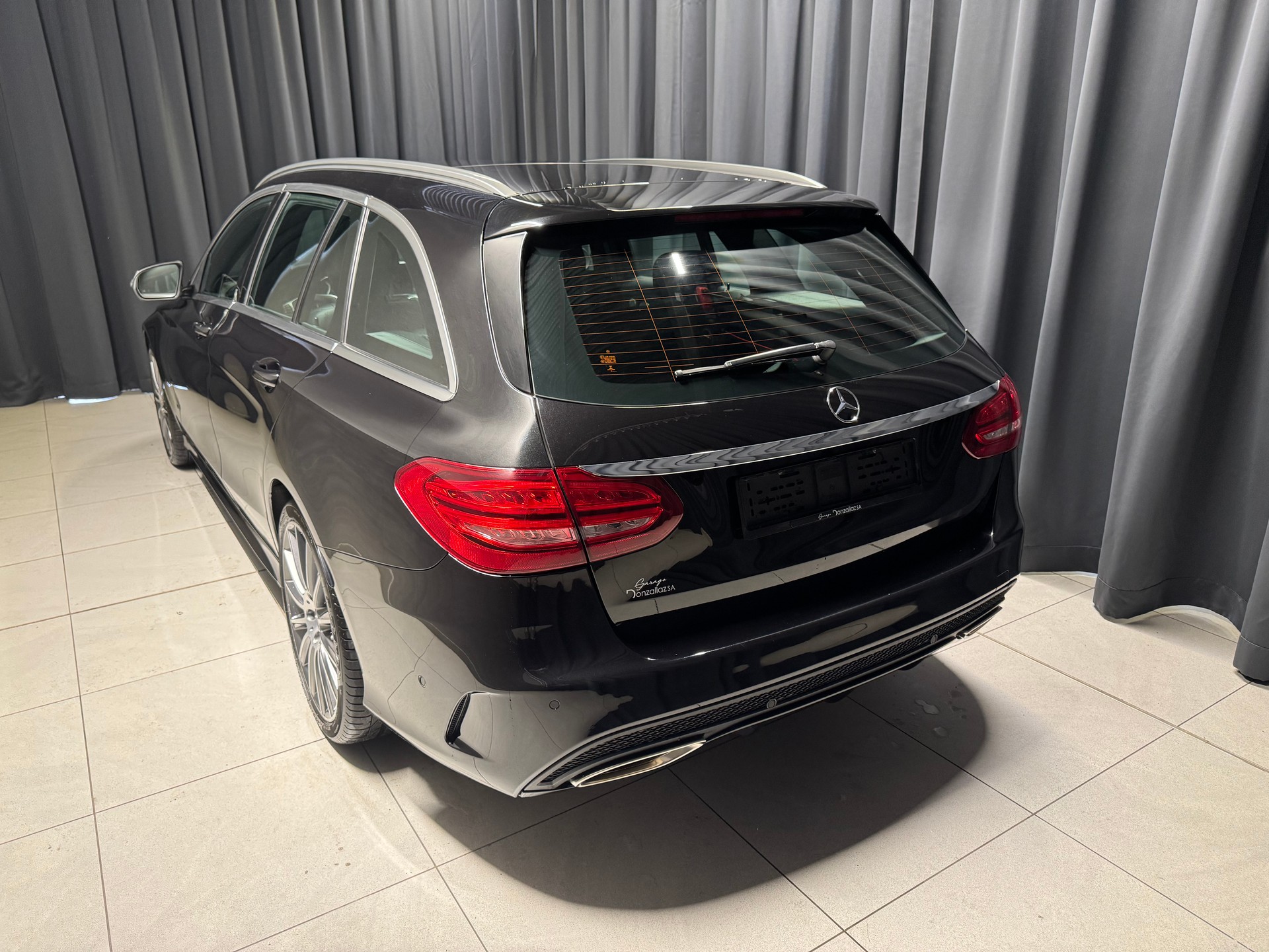 MERCEDES-BENZ C 400 AMG Line 4Matic 7G-Tronic (23)-showroom-element-3