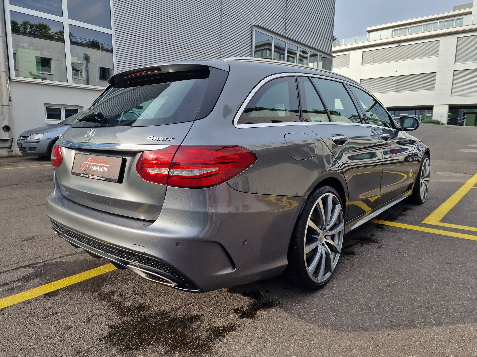 MERCEDES-BENZ C 400 AMG Line 4Matic-image-4