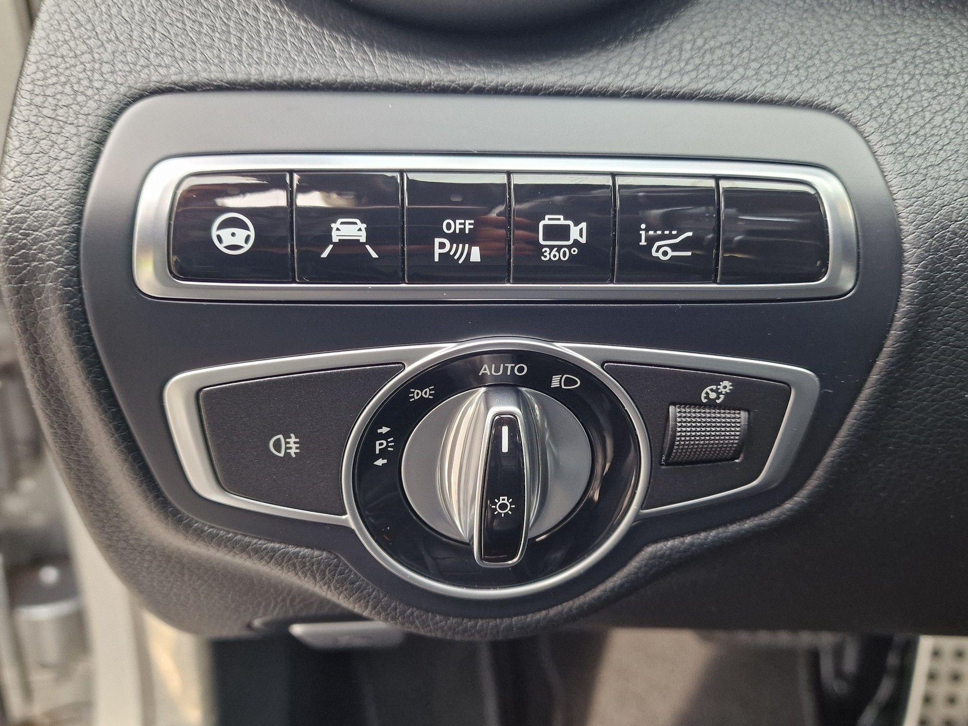 MERCEDES-BENZ C 400 AMG Line 4Matic-image-25