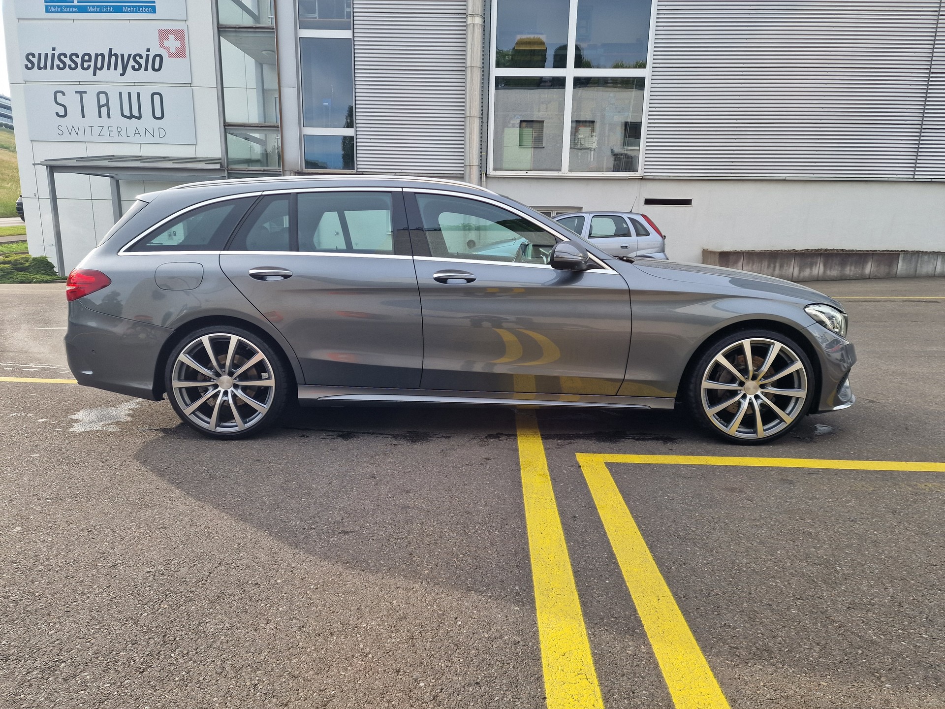 MERCEDES-BENZ C 400 AMG Line 4Matic-showroom-element-3