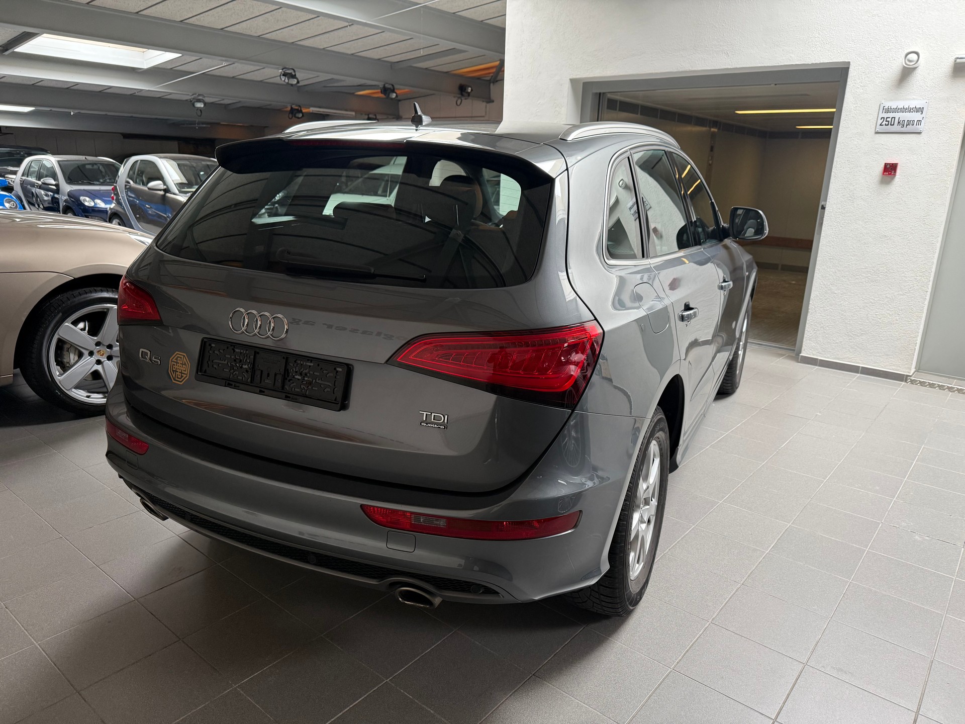 AUDI Q5 3.0 TDI quattro S-tronic-image-4