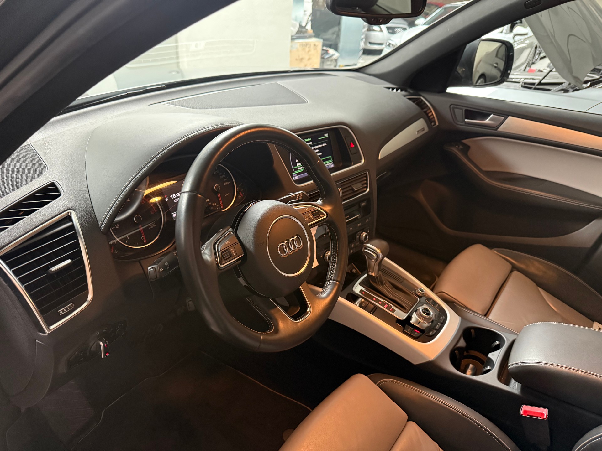 AUDI Q5 3.0 TDI quattro S-tronic-image-6
