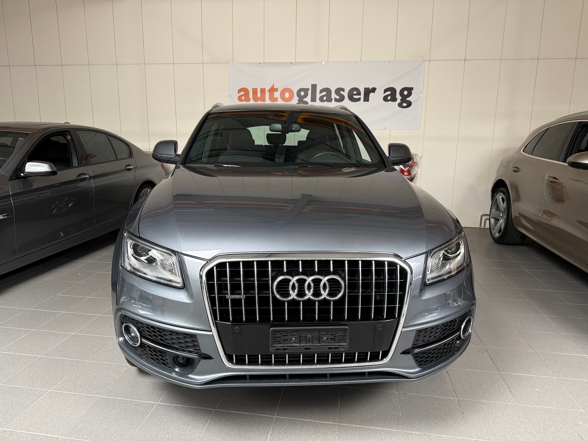 AUDI Q5 3.0 TDI quattro S-tronic-showroom-element-2