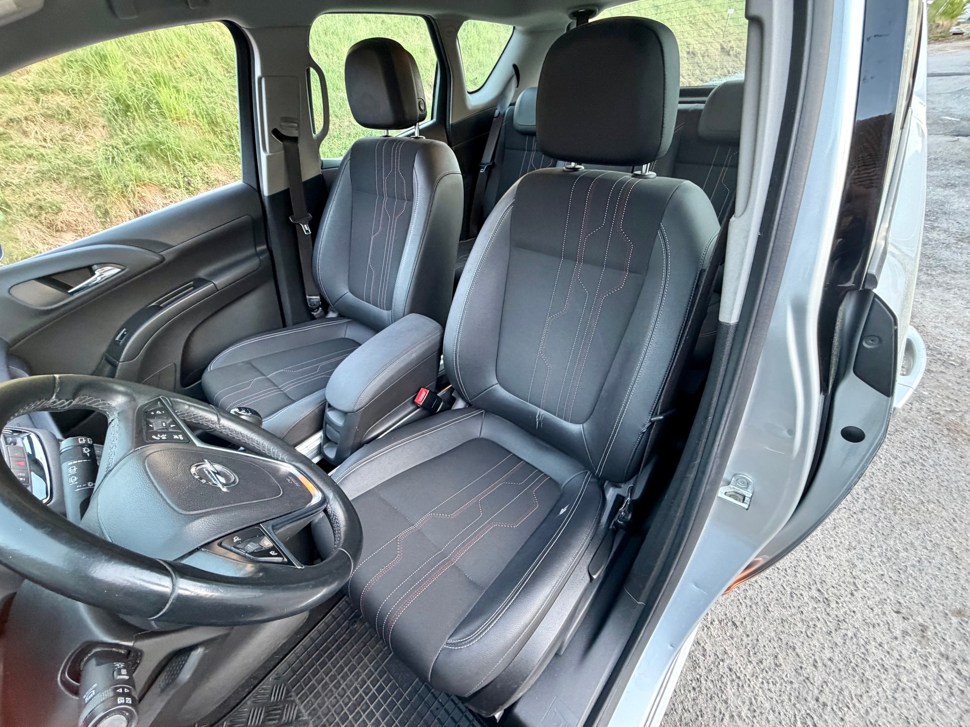 OPEL Meriva 1.7 CDTi Anniversary Edition-image-14