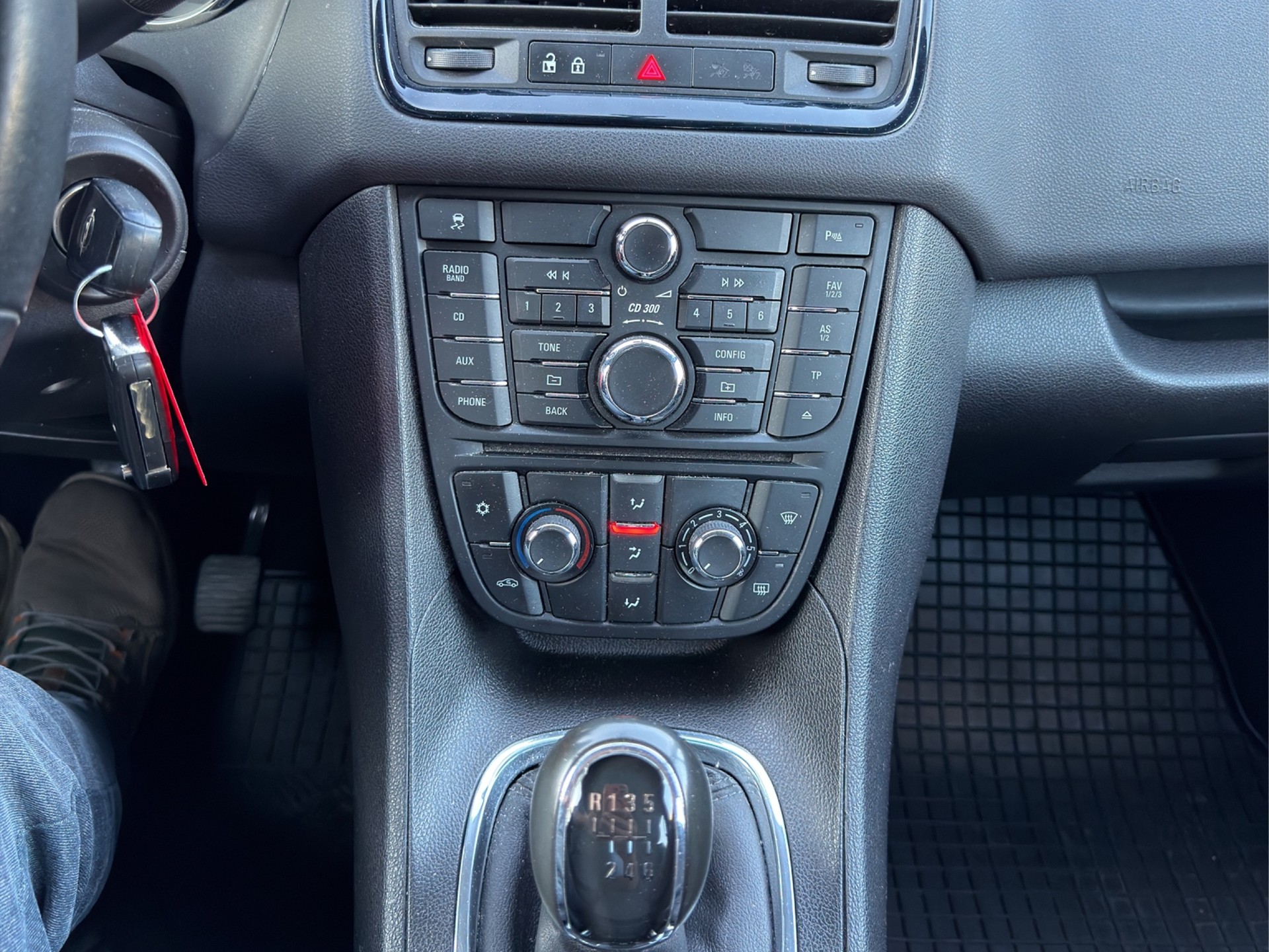 OPEL Meriva 1.7 CDTi Anniversary Edition-image-15