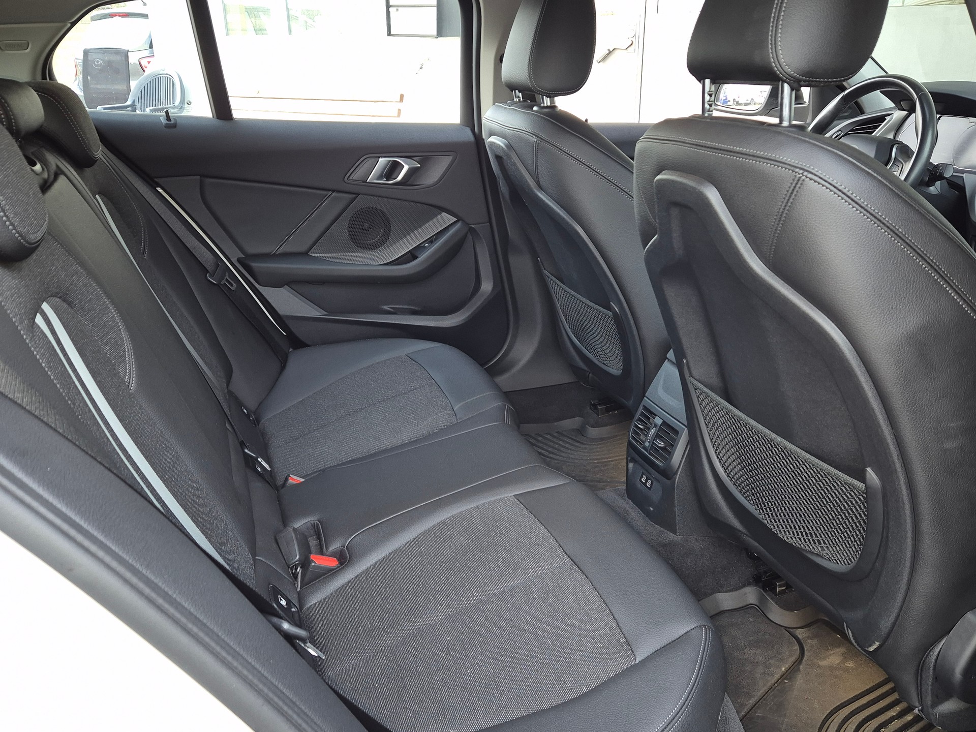BMW 118i-image-14
