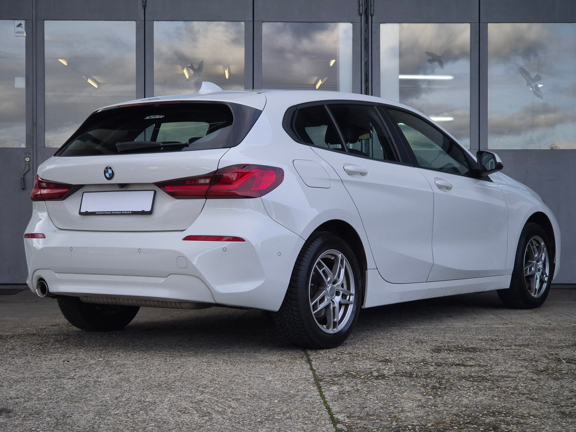 BMW 118i-image-5