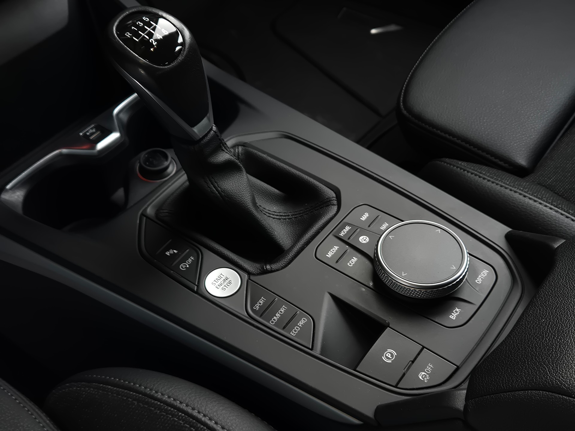 BMW 118i-image-20