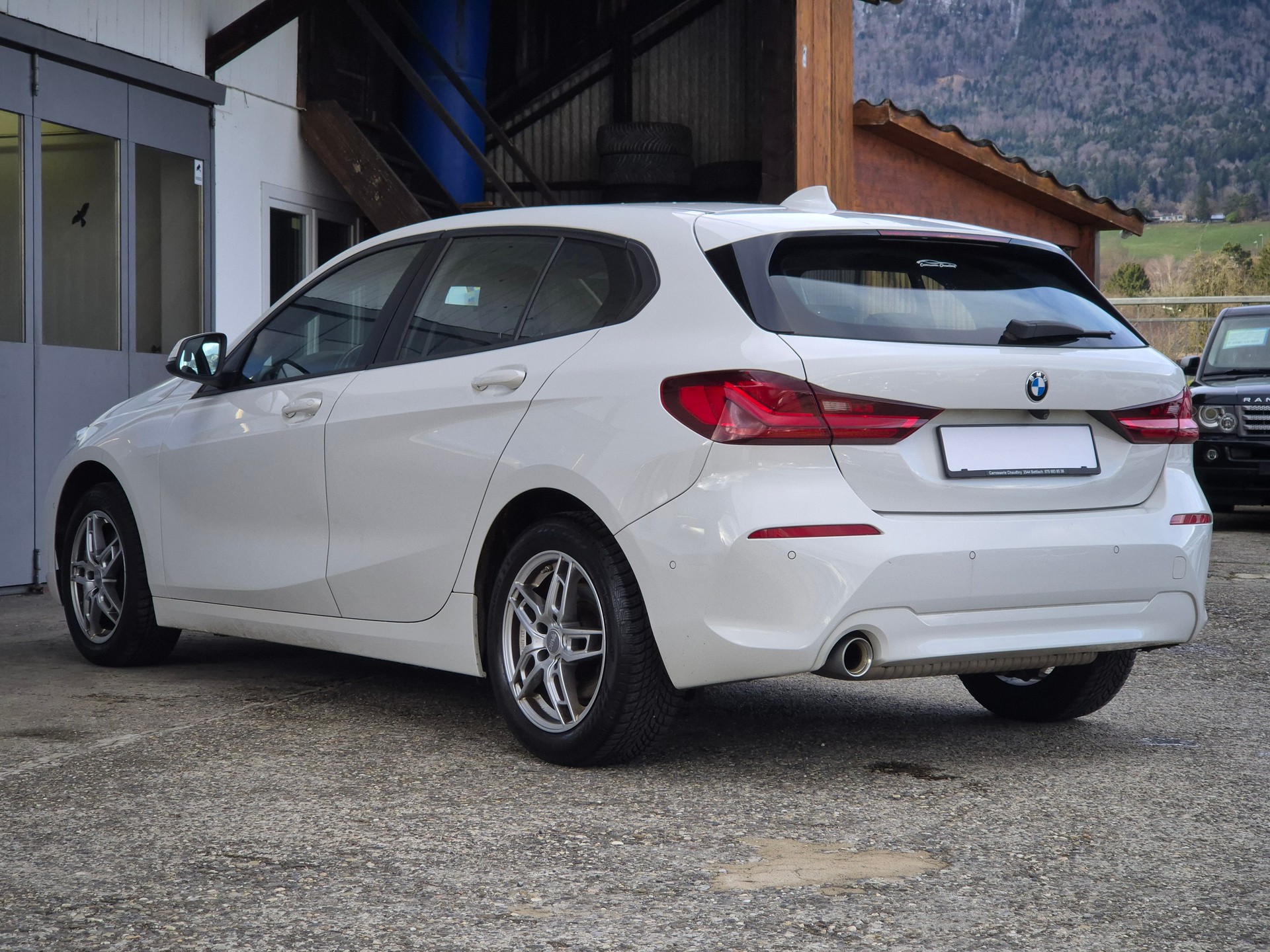 BMW 118i-image-8