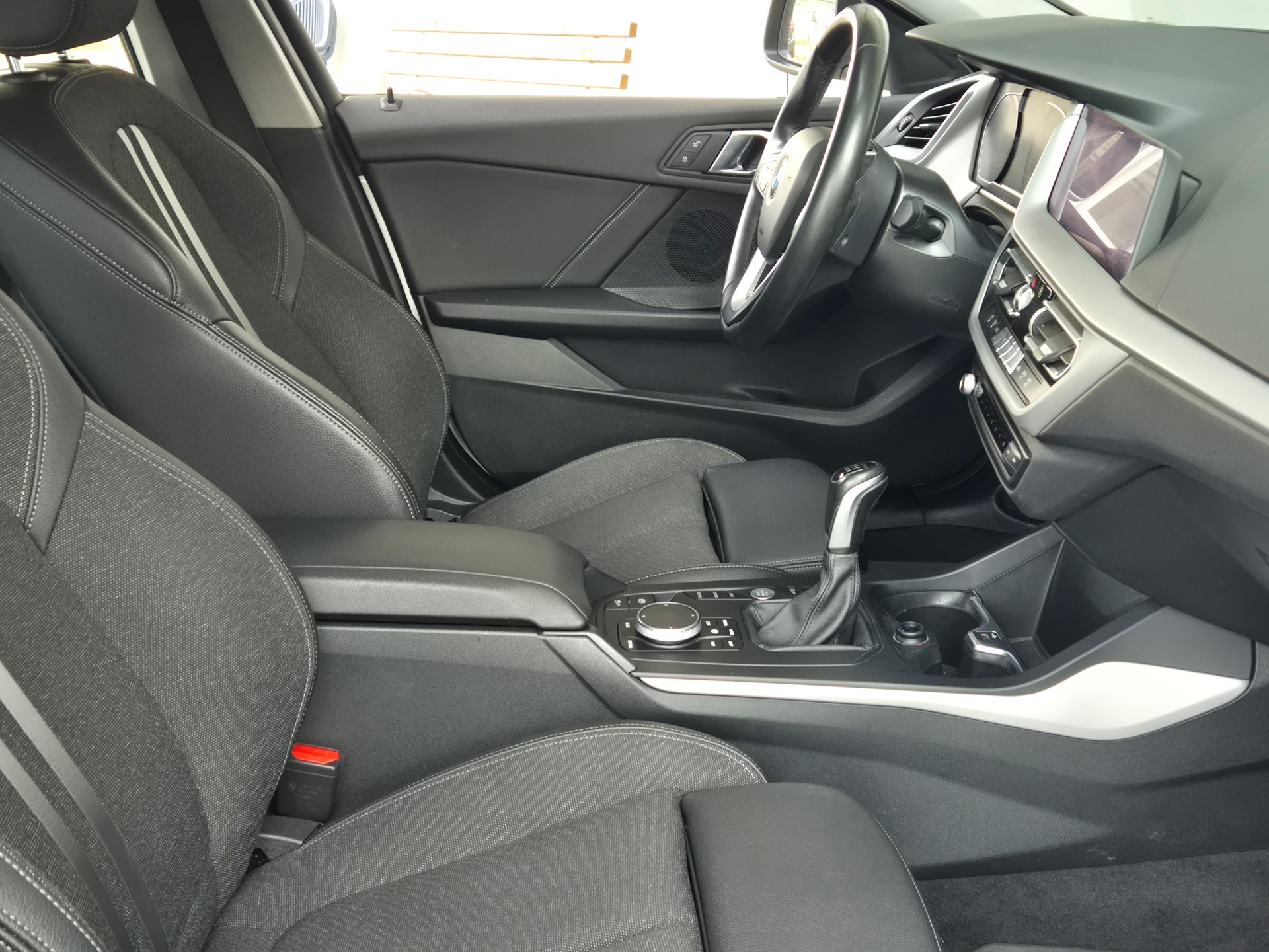 BMW 118i-image-12