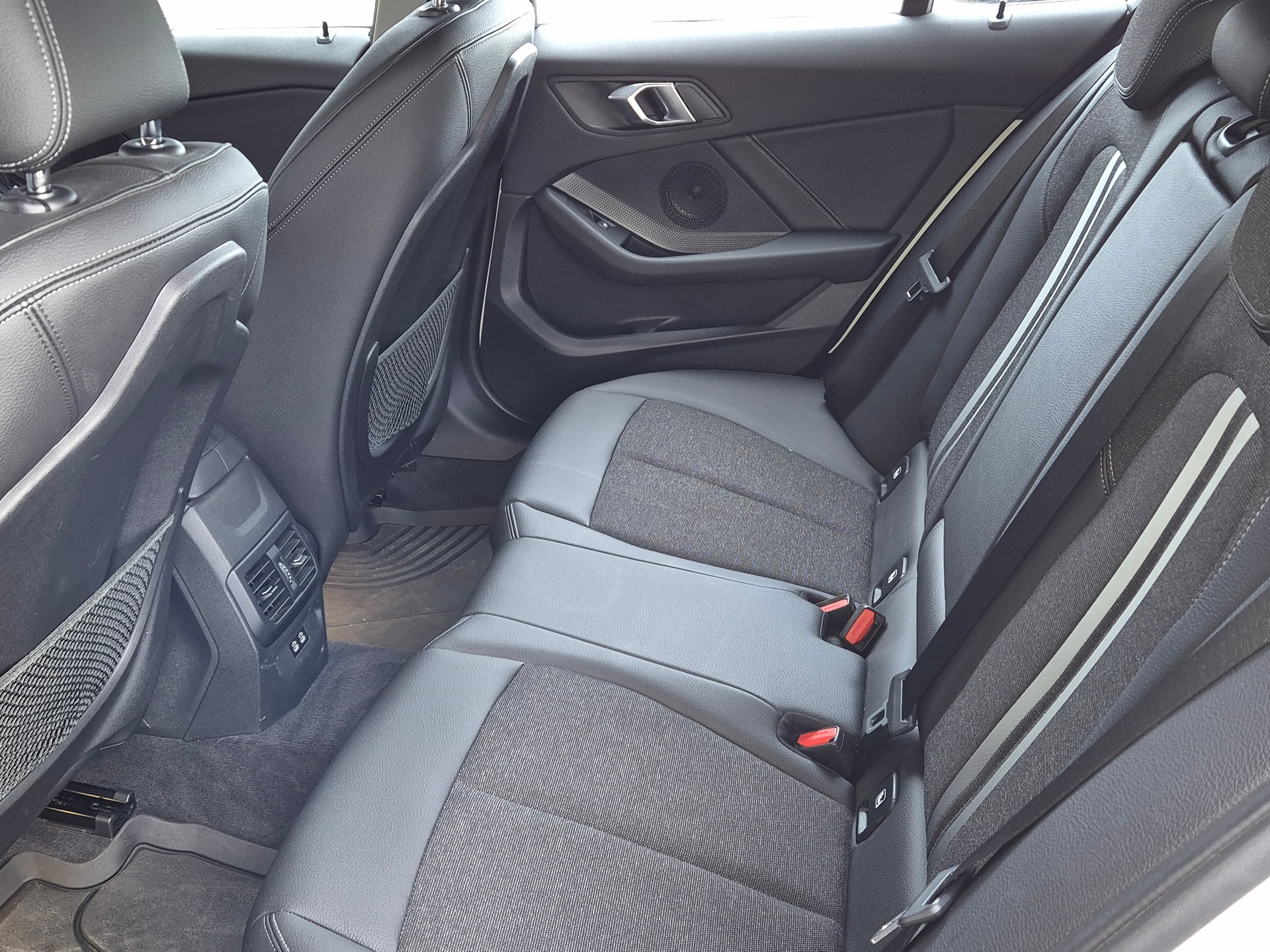 BMW 118i-image-13