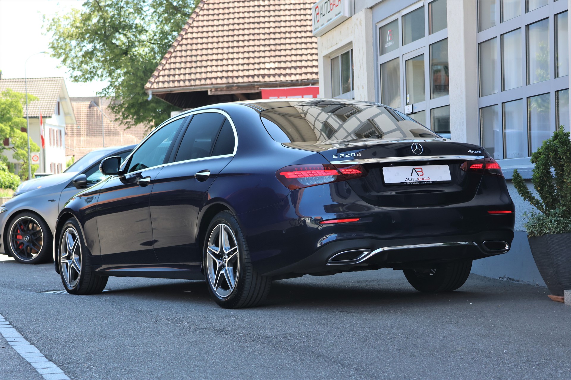 MERCEDES-BENZ E 220 d 4Matic Swiss Star 9G-Tronic (CH)-showroom-element-2