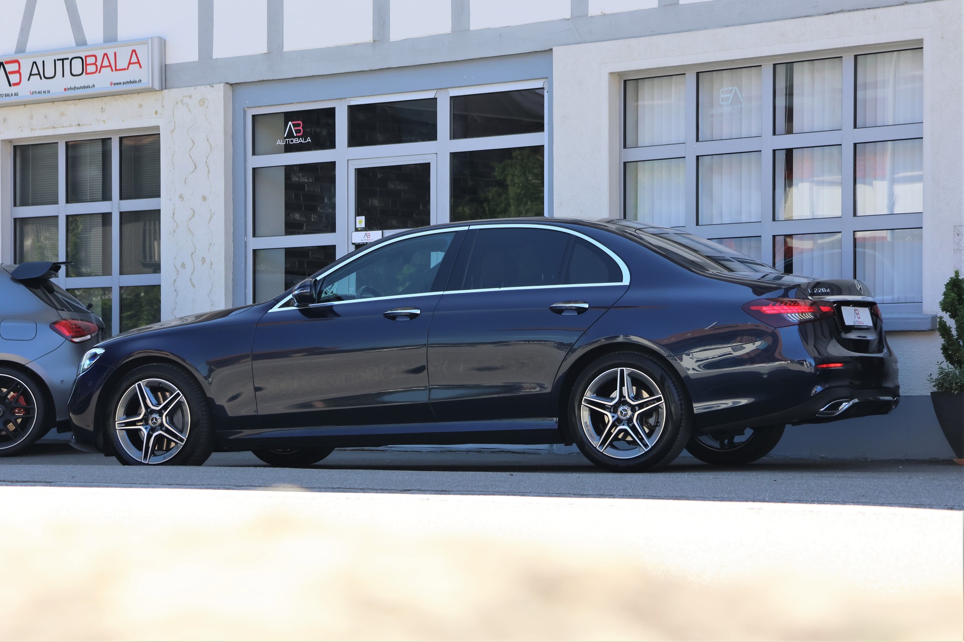 MERCEDES-BENZ E 220 d 4Matic Swiss Star 9G-Tronic (CH)-showroom-element-3