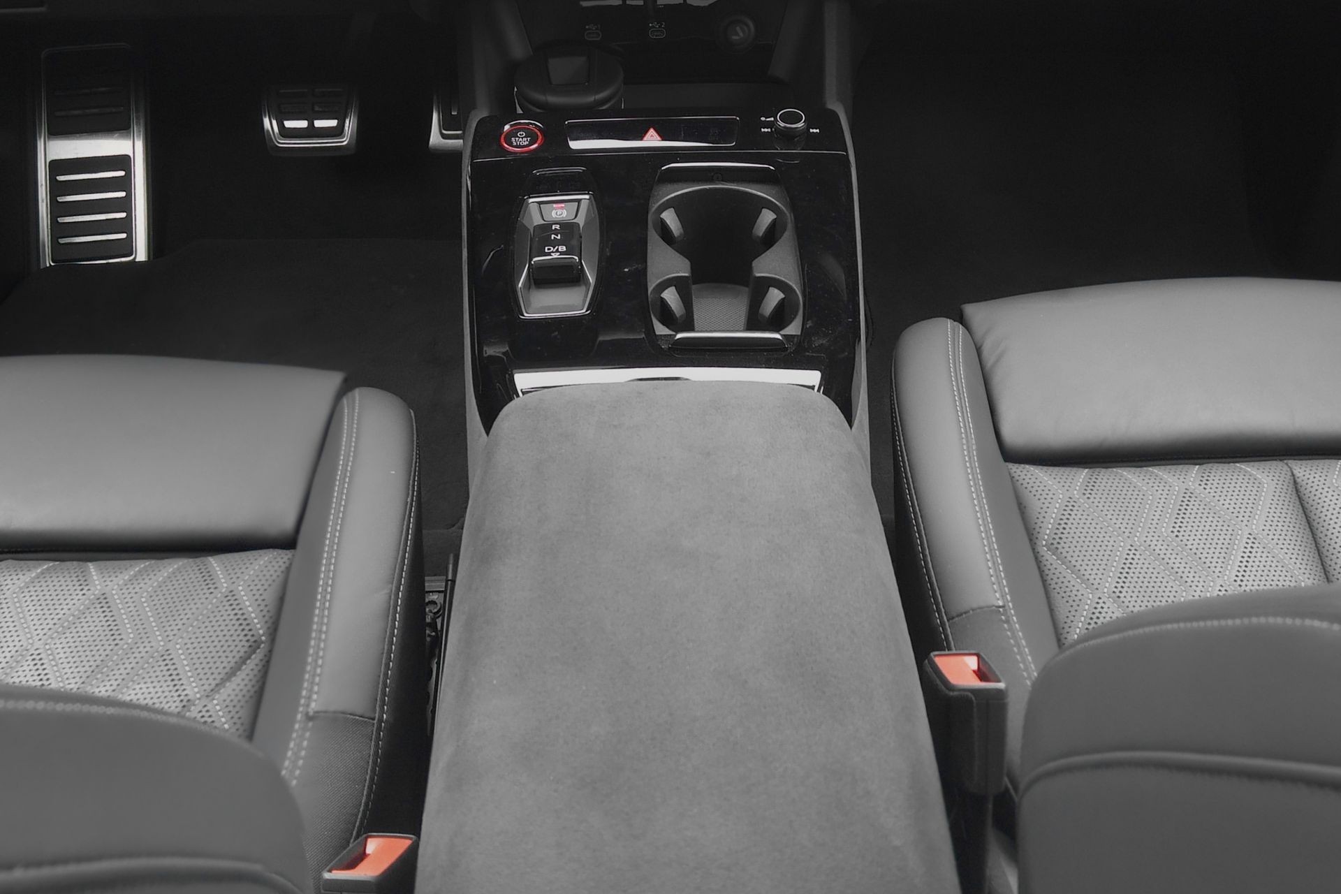 AUDI S6 Avant e-tron quattro-image-8