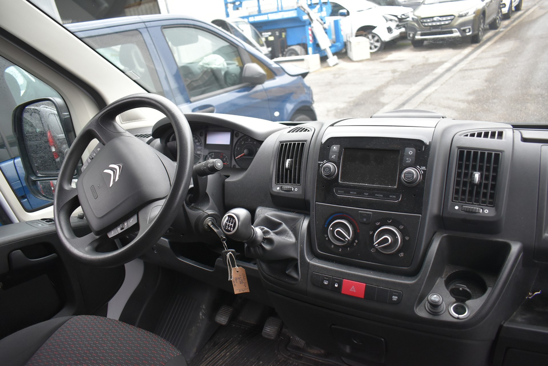 CITROEN Jumper 33 2.2 BlueHDi 140 Control L2H1-image-4