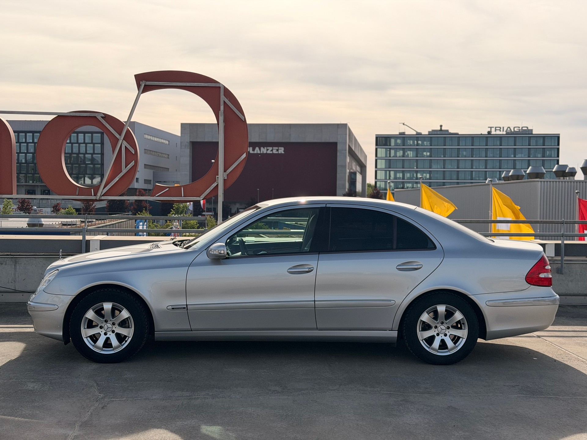 MERCEDES-BENZ E 240 Elégance-image-5