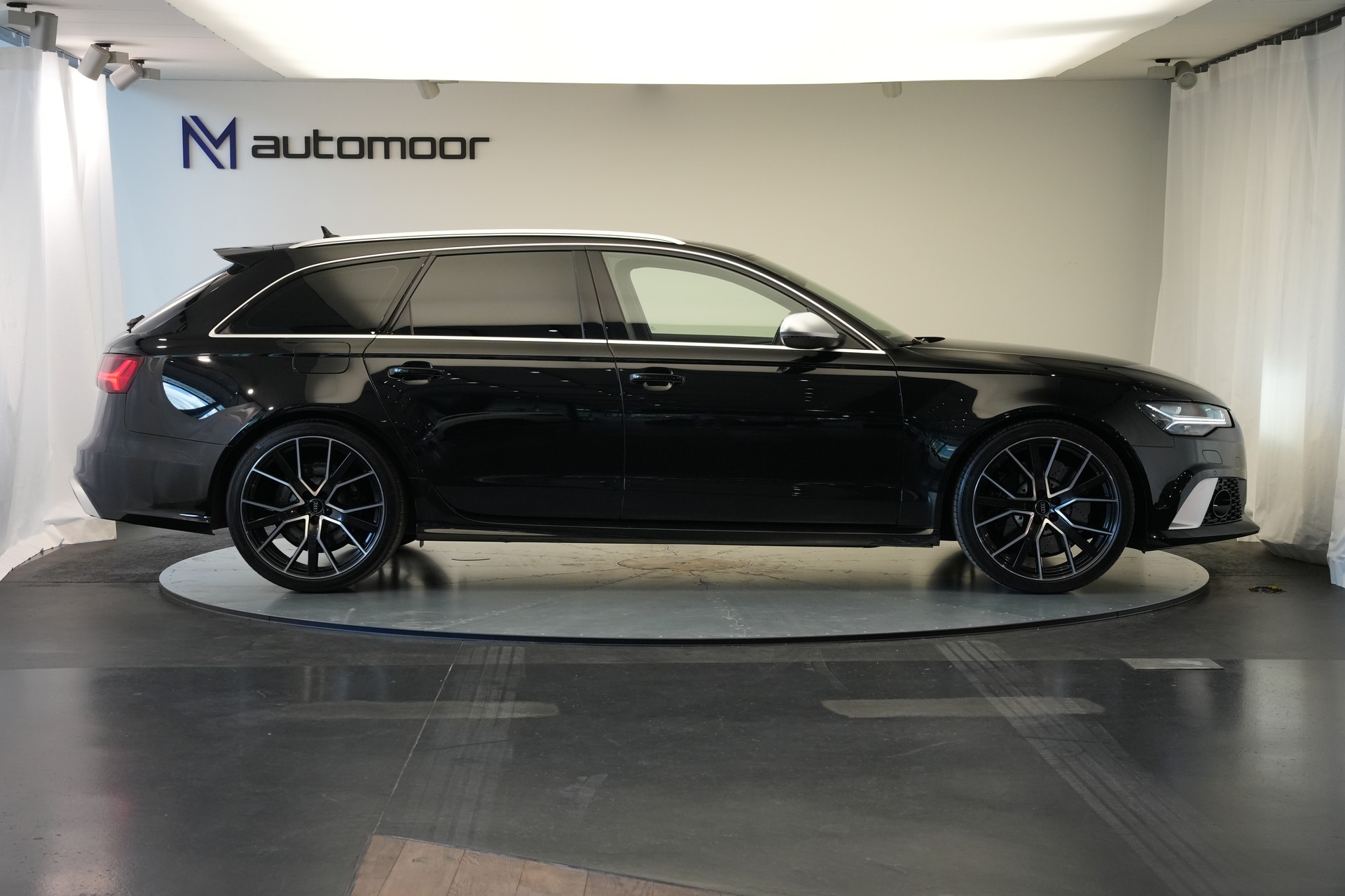 AUDI RS6 Avant 4.0 TFSI V8 performance quattro-showroom-element-3