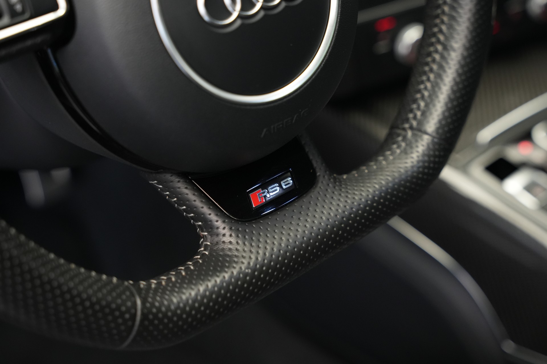 AUDI RS6 Avant 4.0 TFSI V8 performance quattro-image-24