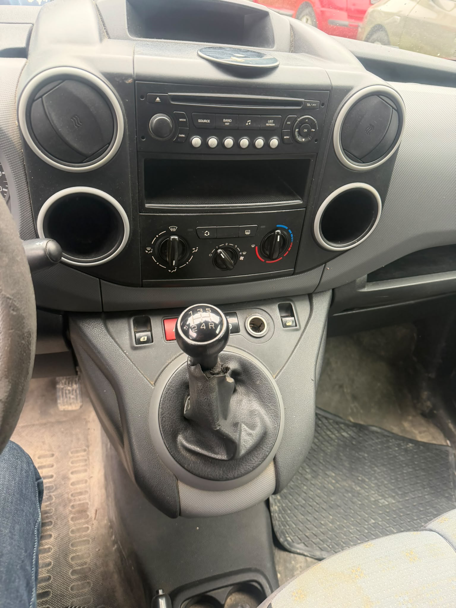PEUGEOT Partner 1.6i Urban-image-5