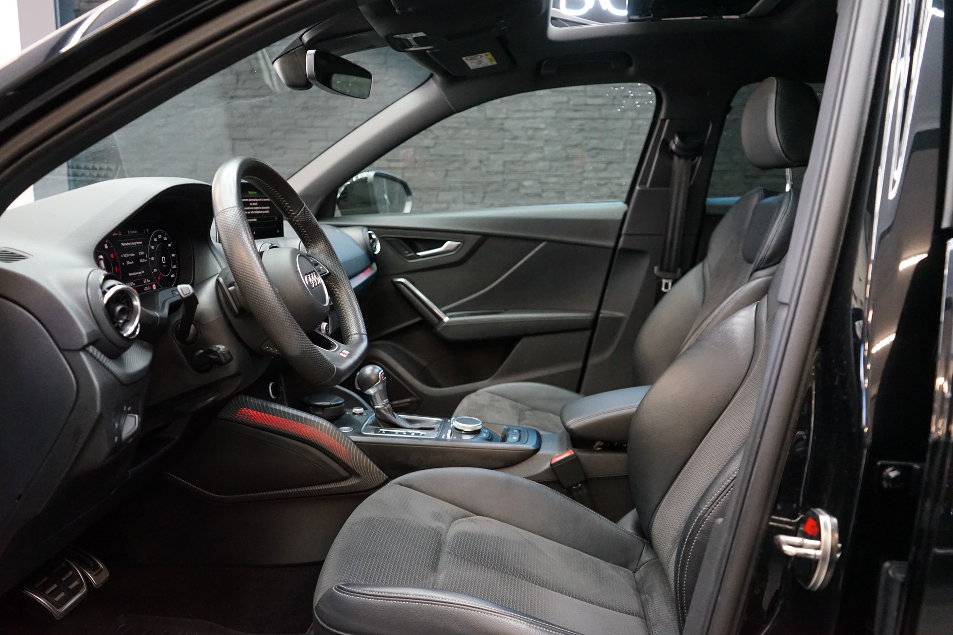 AUDI Q2 2.0 TFSI sport quattro S-tronic-showroom-element-3