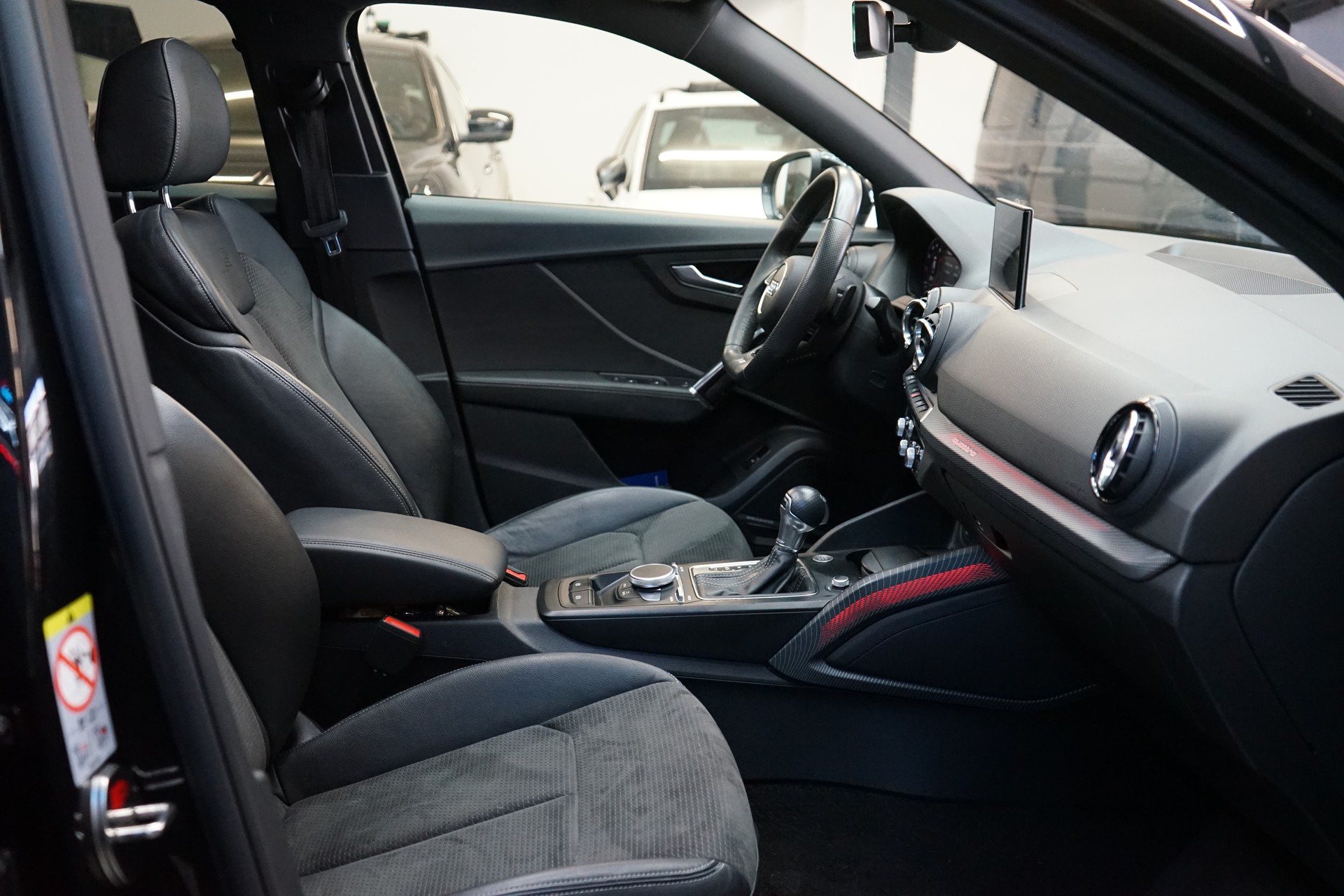 AUDI Q2 2.0 TFSI sport quattro S-tronic-image-4