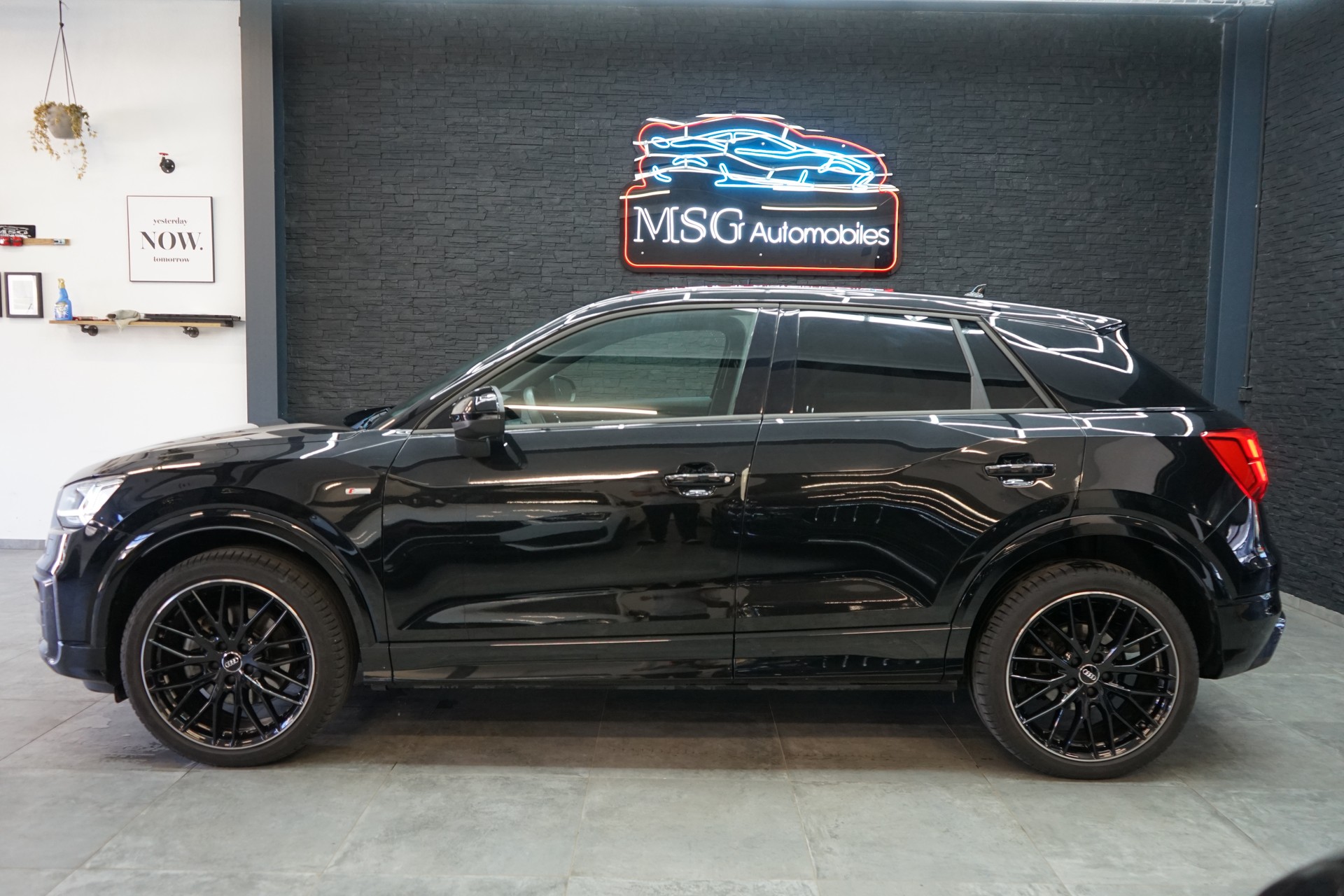 AUDI Q2 2.0 TFSI sport quattro S-tronic-showroom-element-1