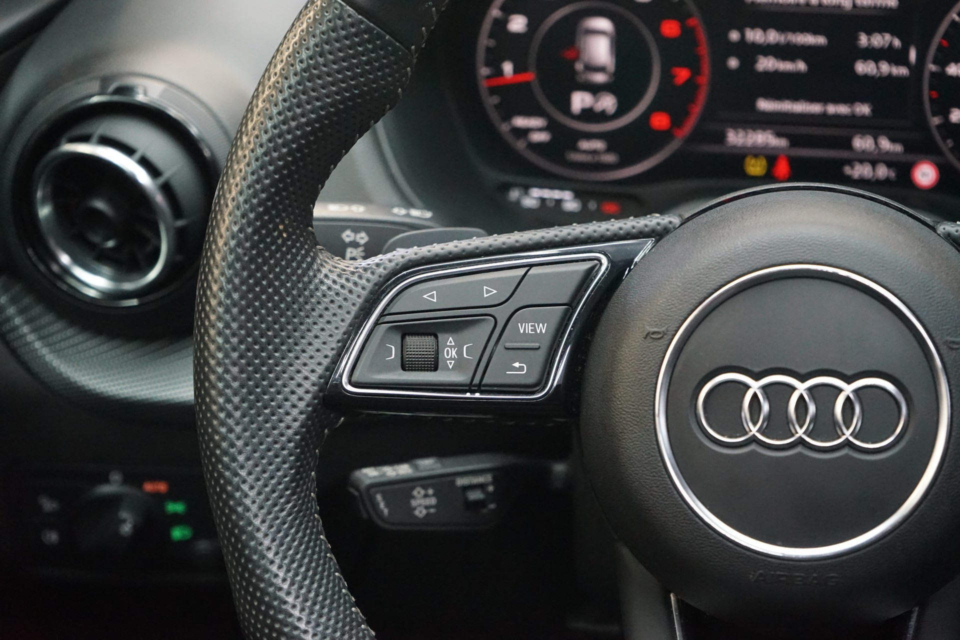 AUDI Q2 2.0 TFSI sport quattro S-tronic-image-8