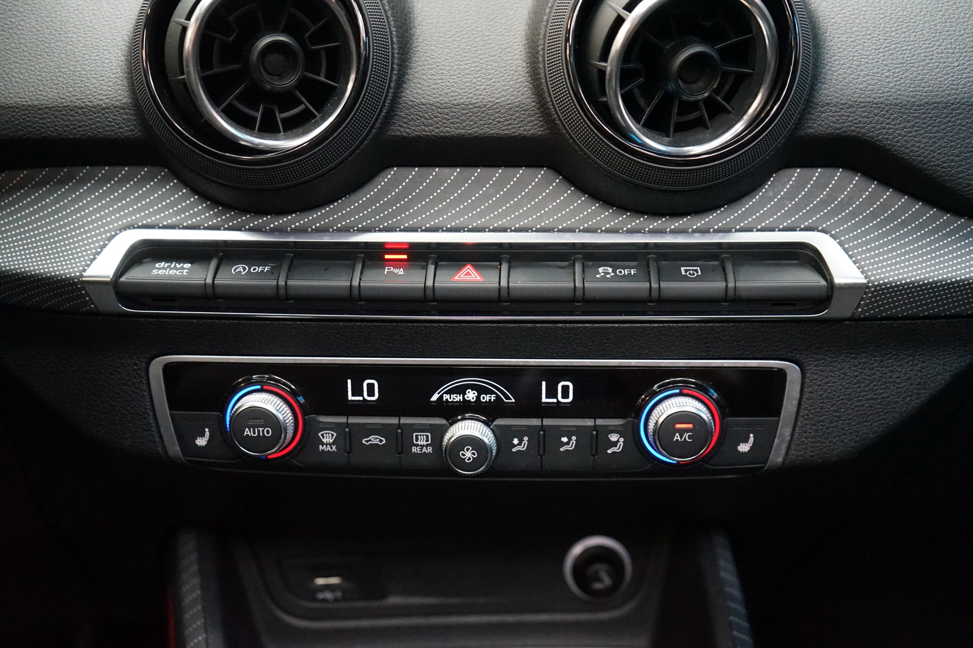 AUDI Q2 2.0 TFSI sport quattro S-tronic-image-11