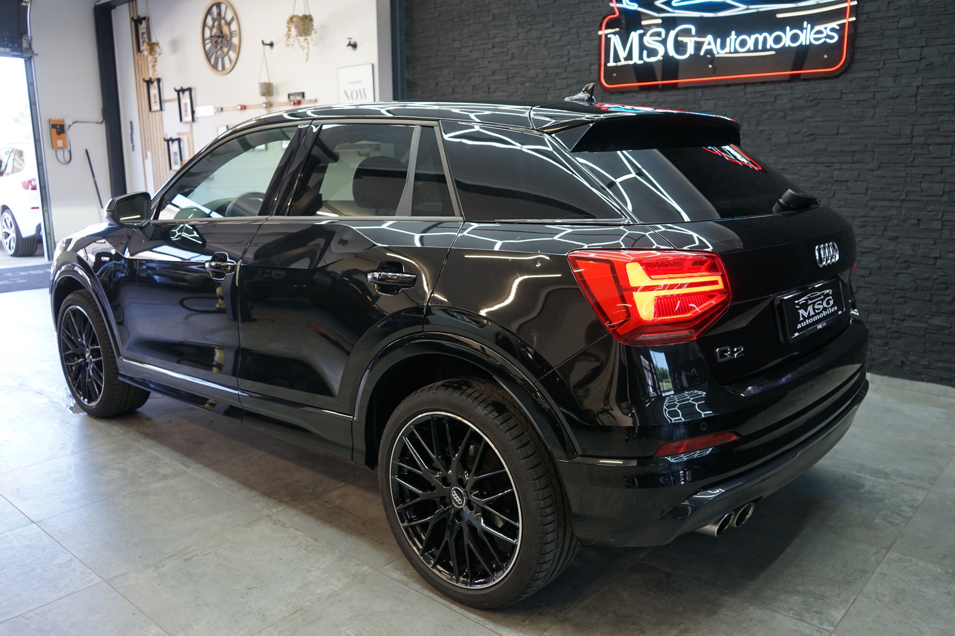 AUDI Q2 2.0 TFSI sport quattro S-tronic-showroom-element-2