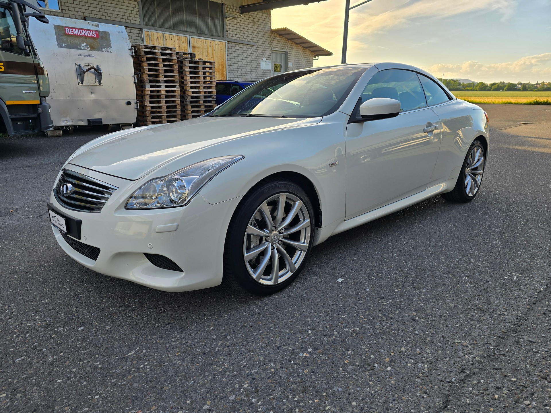 INFINITI G37 Cabrio GT Premium Automatic-showroom-element-2