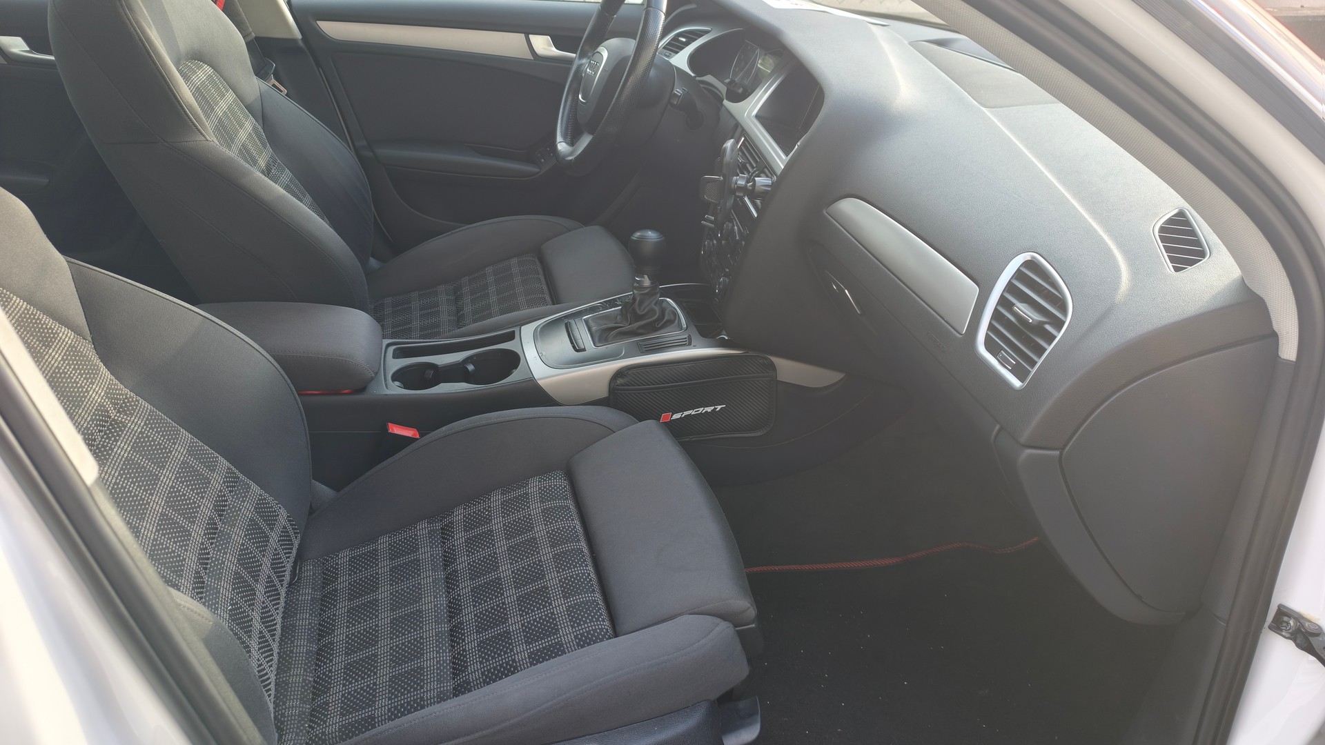 AUDI A4 Avant 1.8 TFSI Start plus-image-11