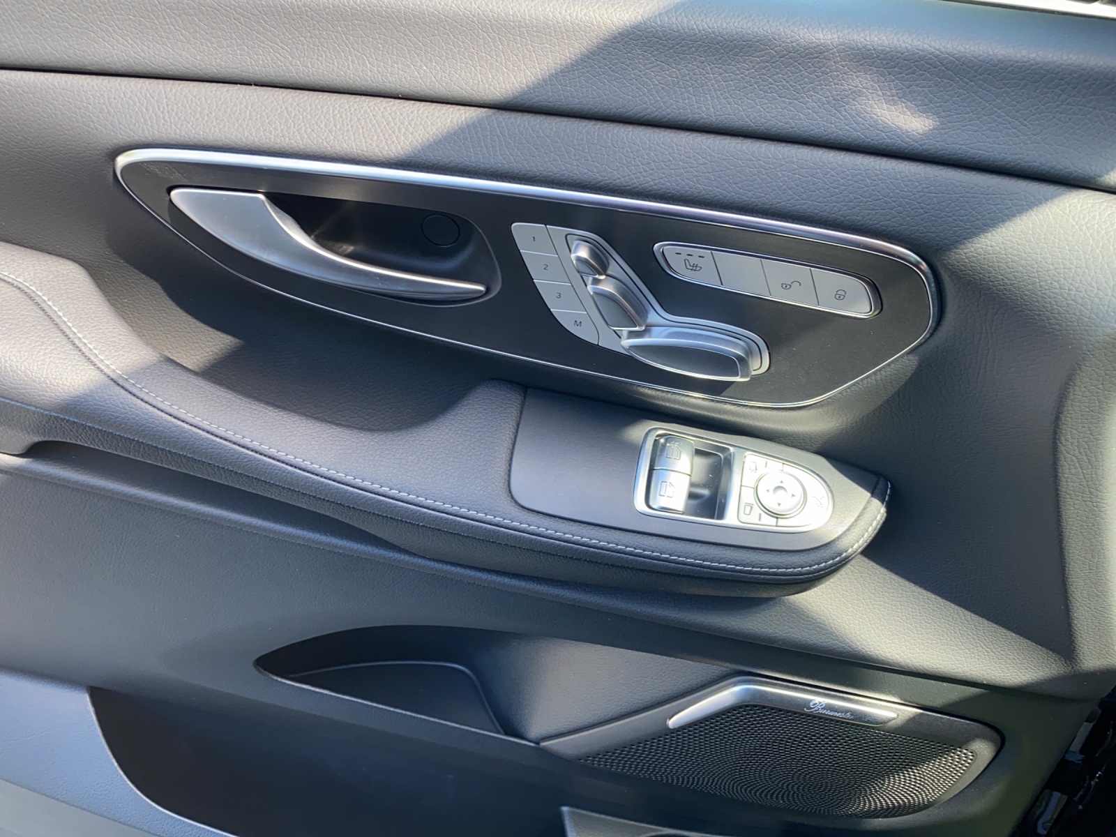 MERCEDES-BENZ EQV 300 Avantgarde lang-image-12