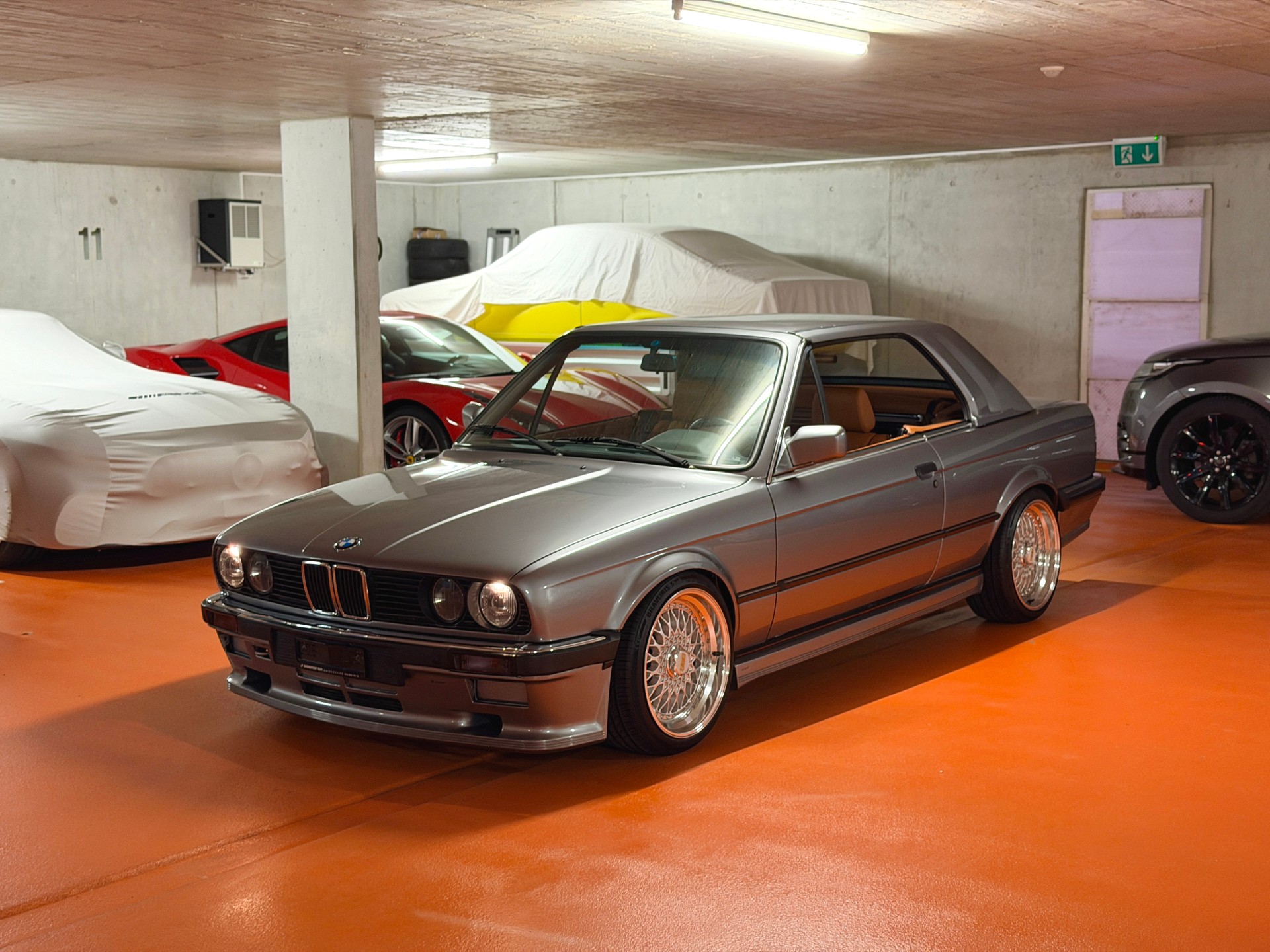 BMW 325i Cabrio-showroom-element-2