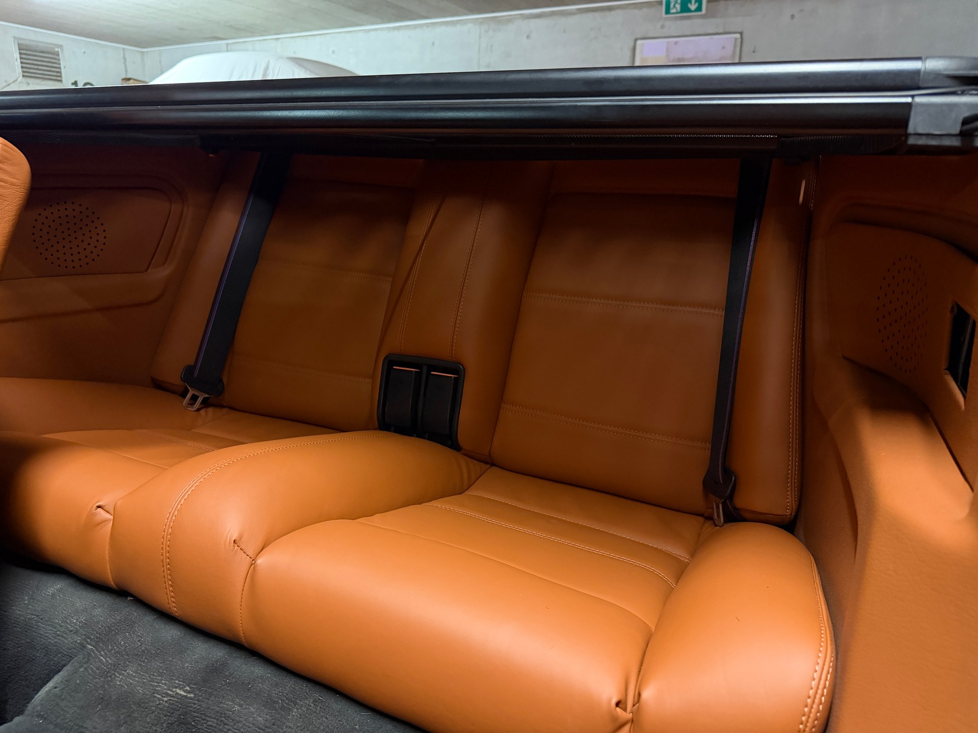 BMW 325i Cabrio-image-18