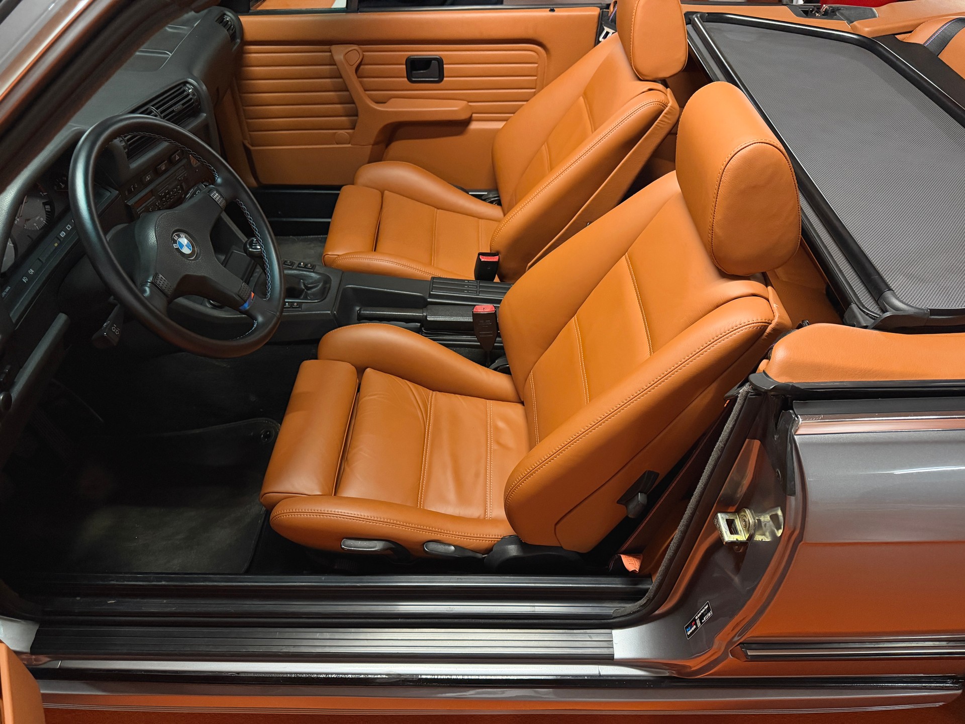 BMW 325i Cabrio-image-11